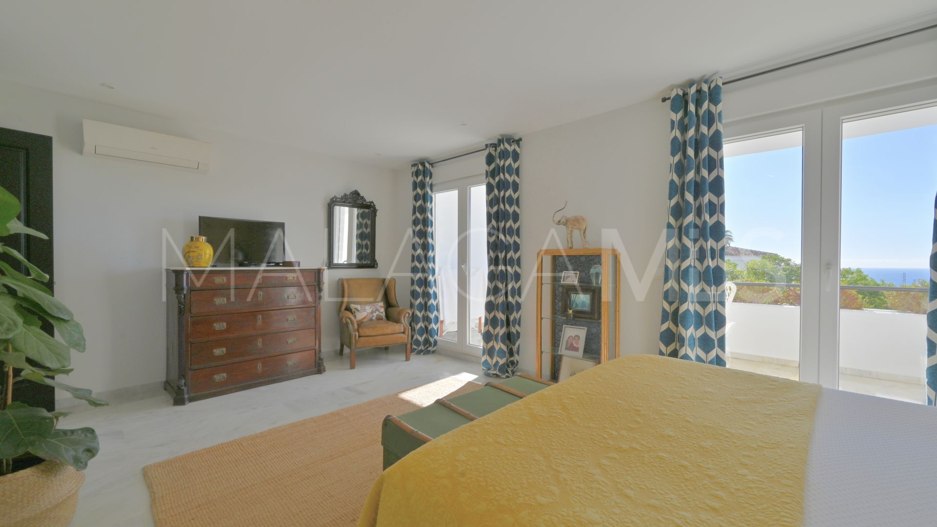 Maison de ville for sale in Calahonda