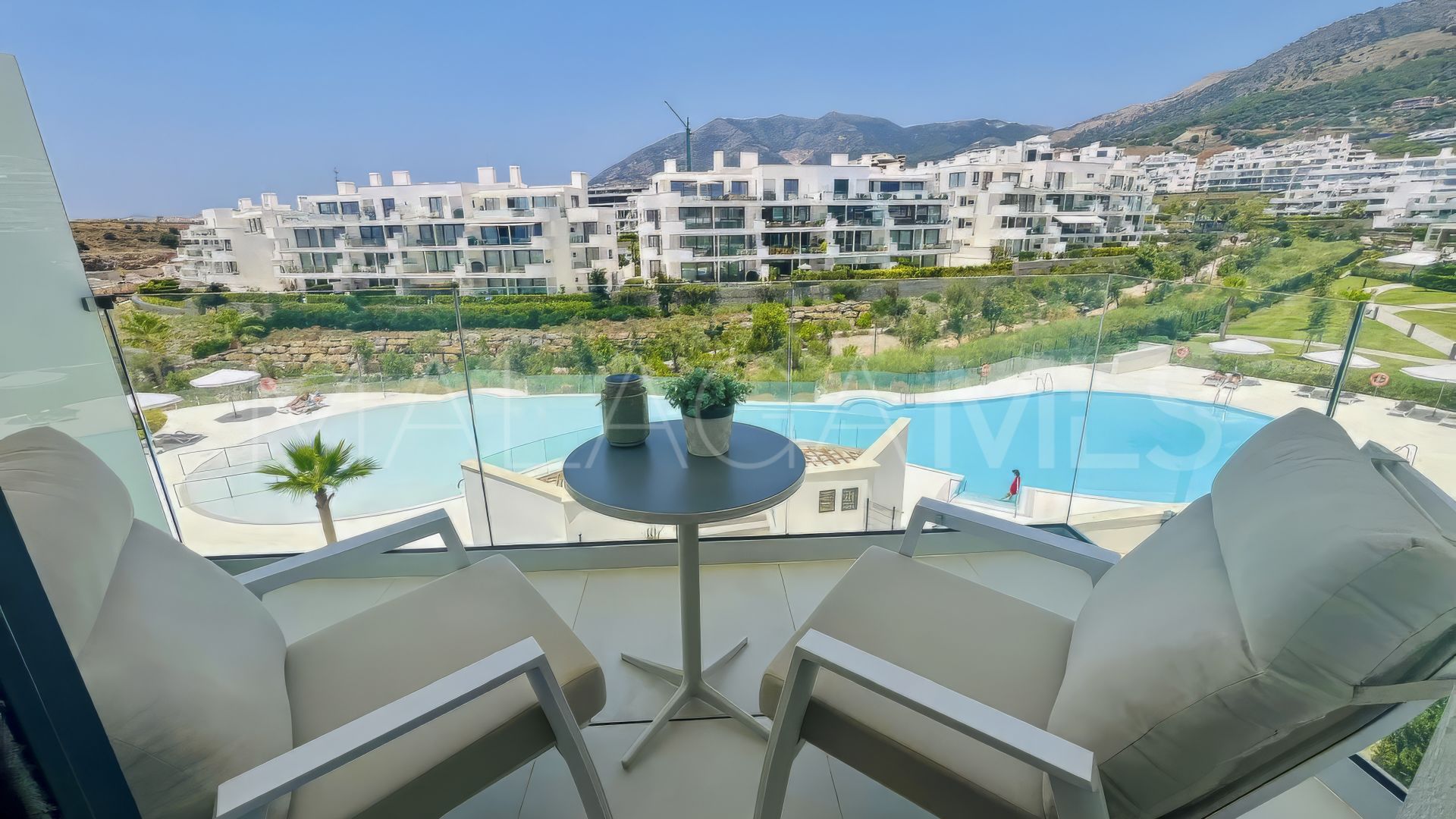 Buy apartment in El Higueron