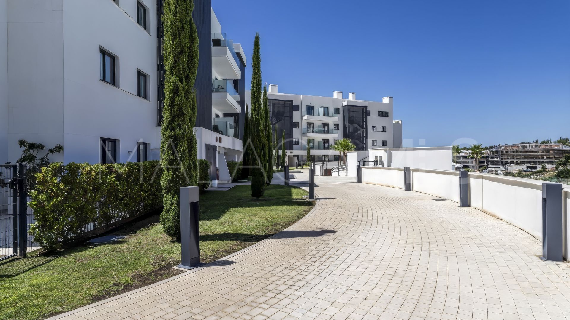 Buy apartment in El Higueron
