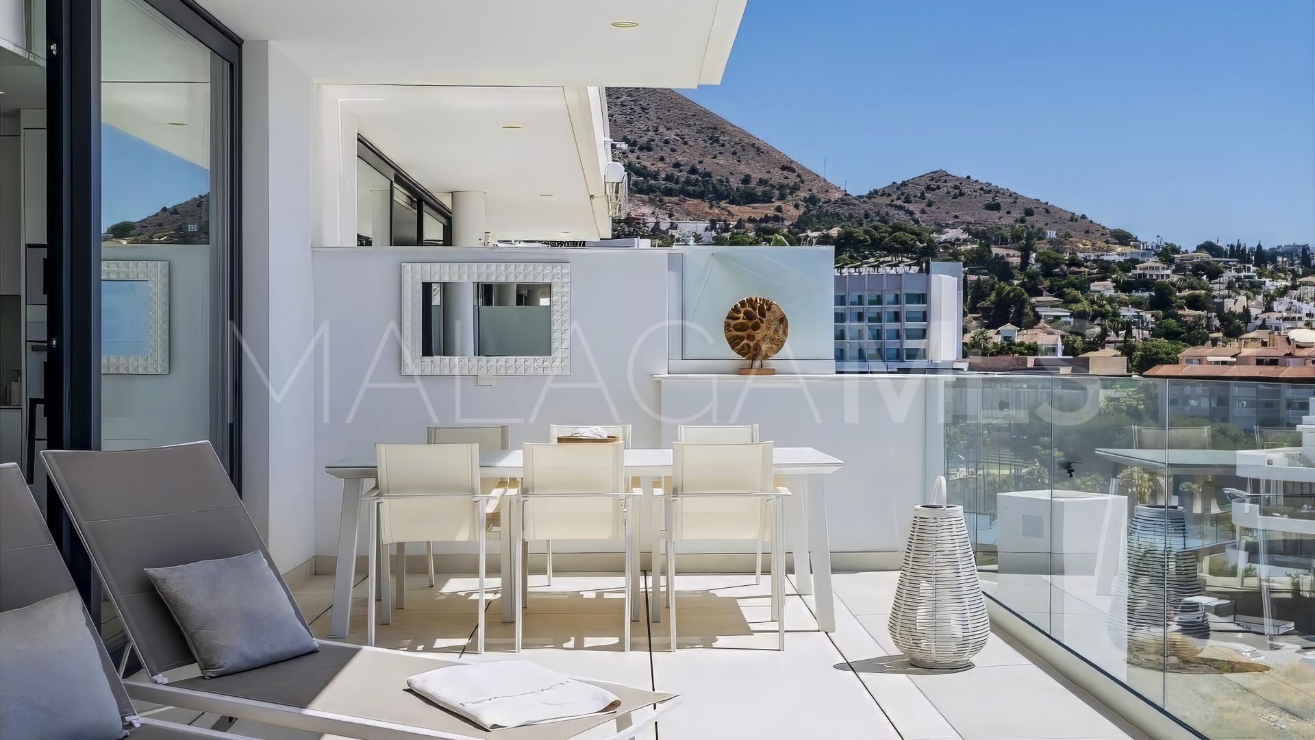 Buy apartment in El Higueron