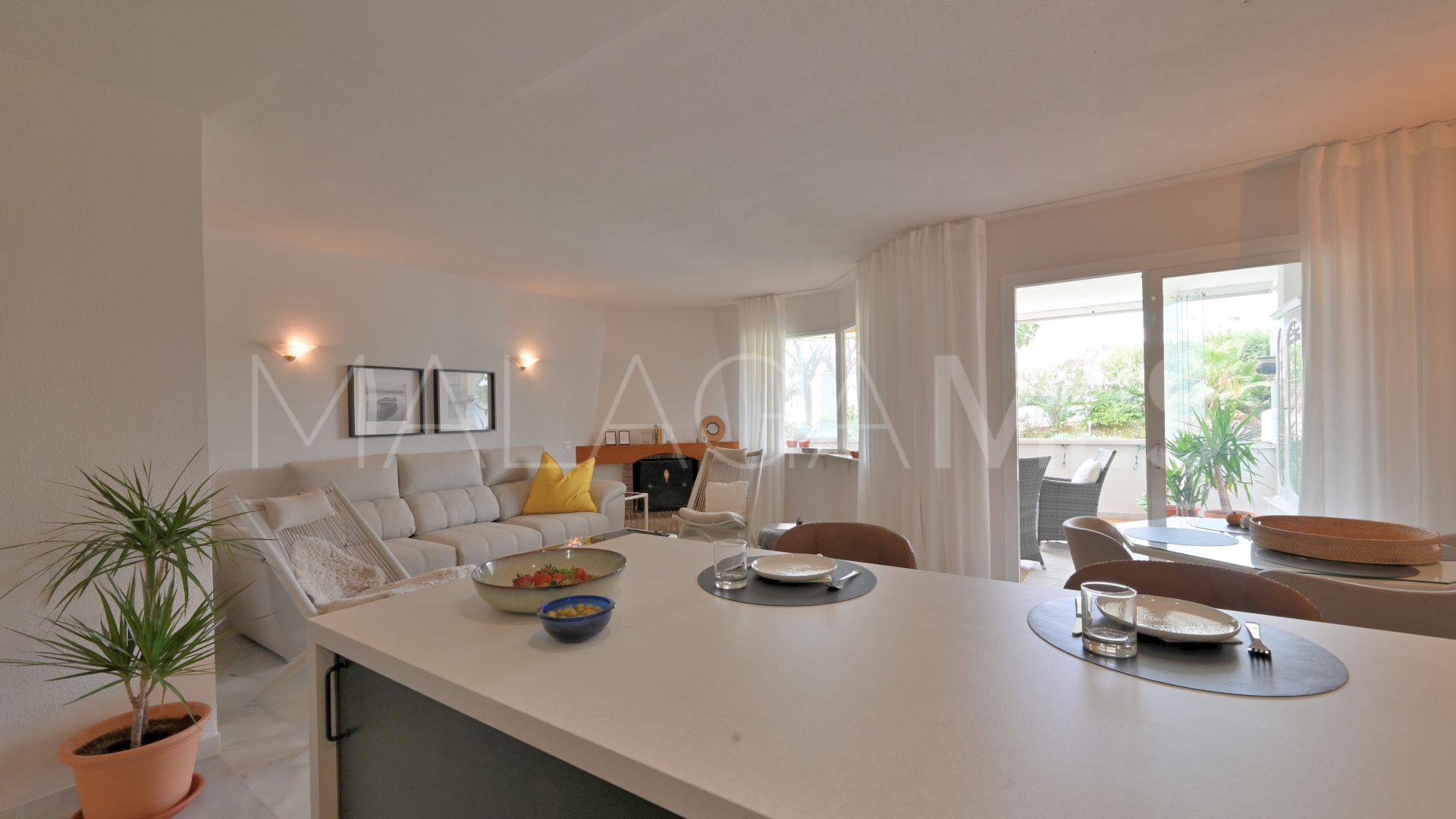 Apartment in Calahonda for sale