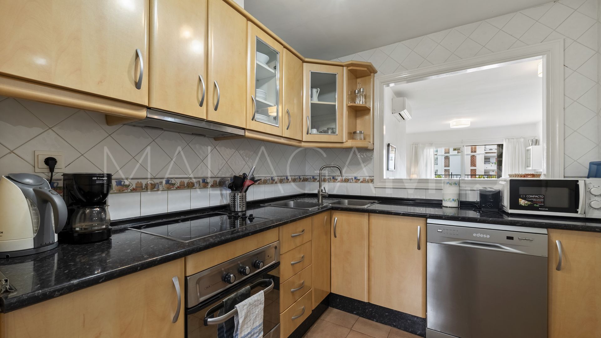 Apartamento planta baja with 3 bedrooms for sale in Calahonda