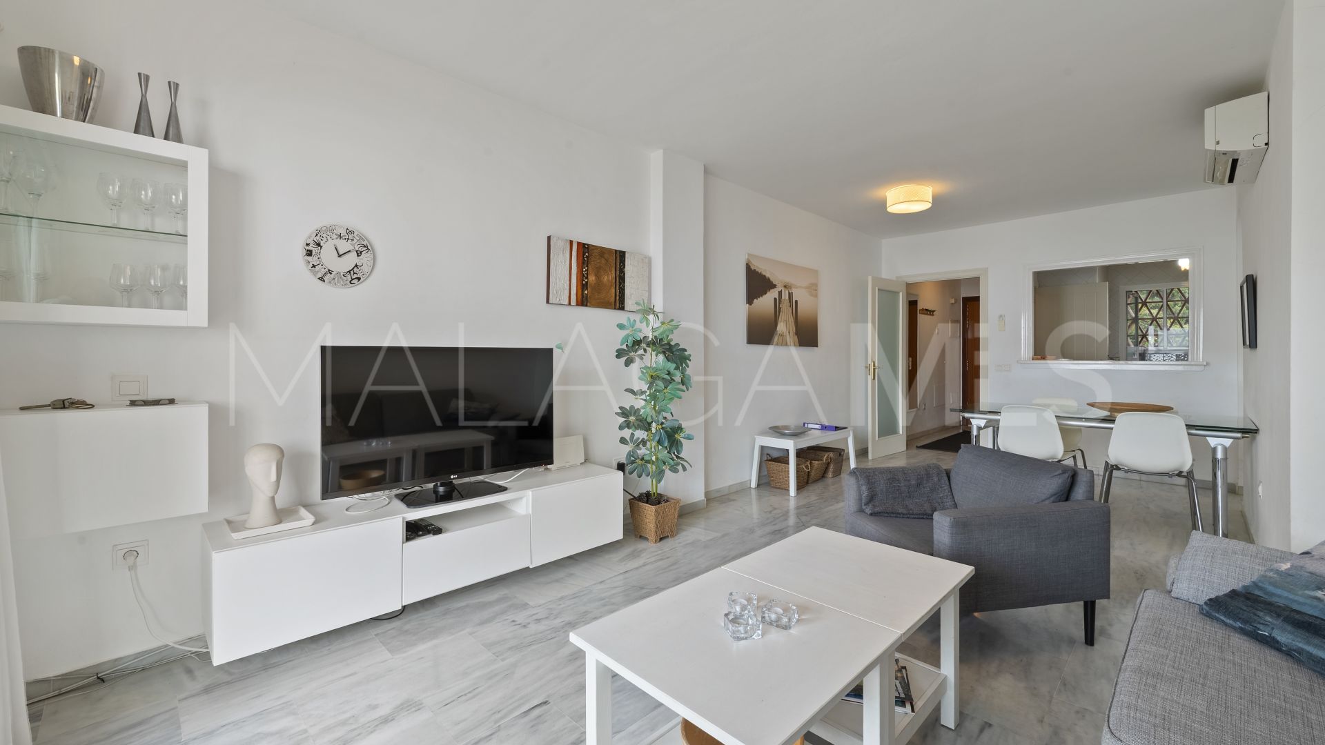 Apartamento planta baja with 3 bedrooms for sale in Calahonda