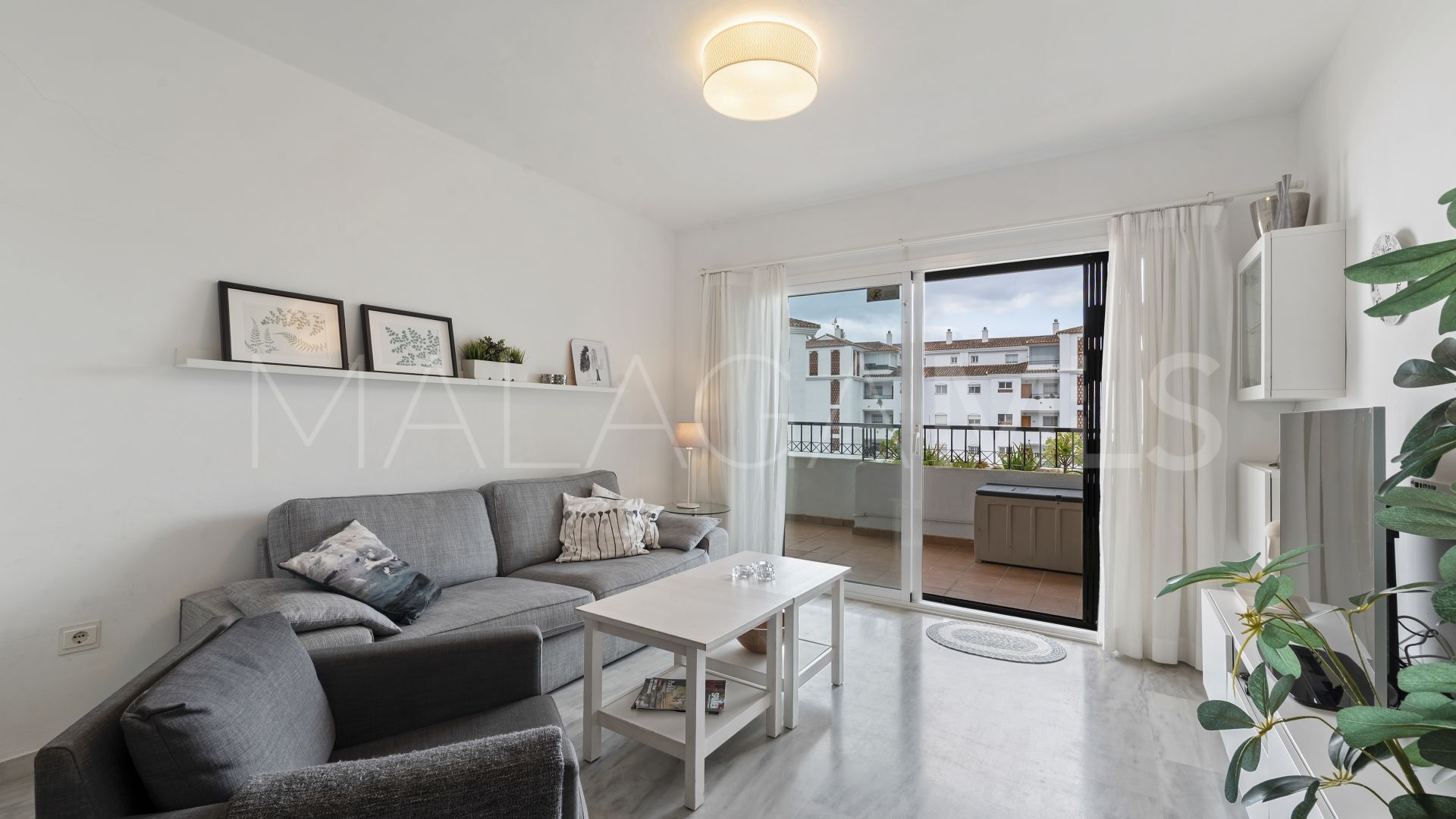 Apartamento planta baja with 3 bedrooms for sale in Calahonda