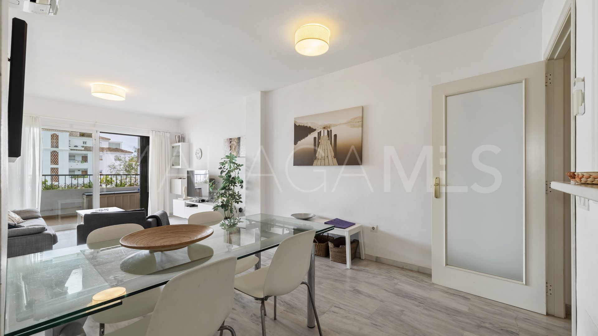 Apartamento planta baja with 3 bedrooms for sale in Calahonda