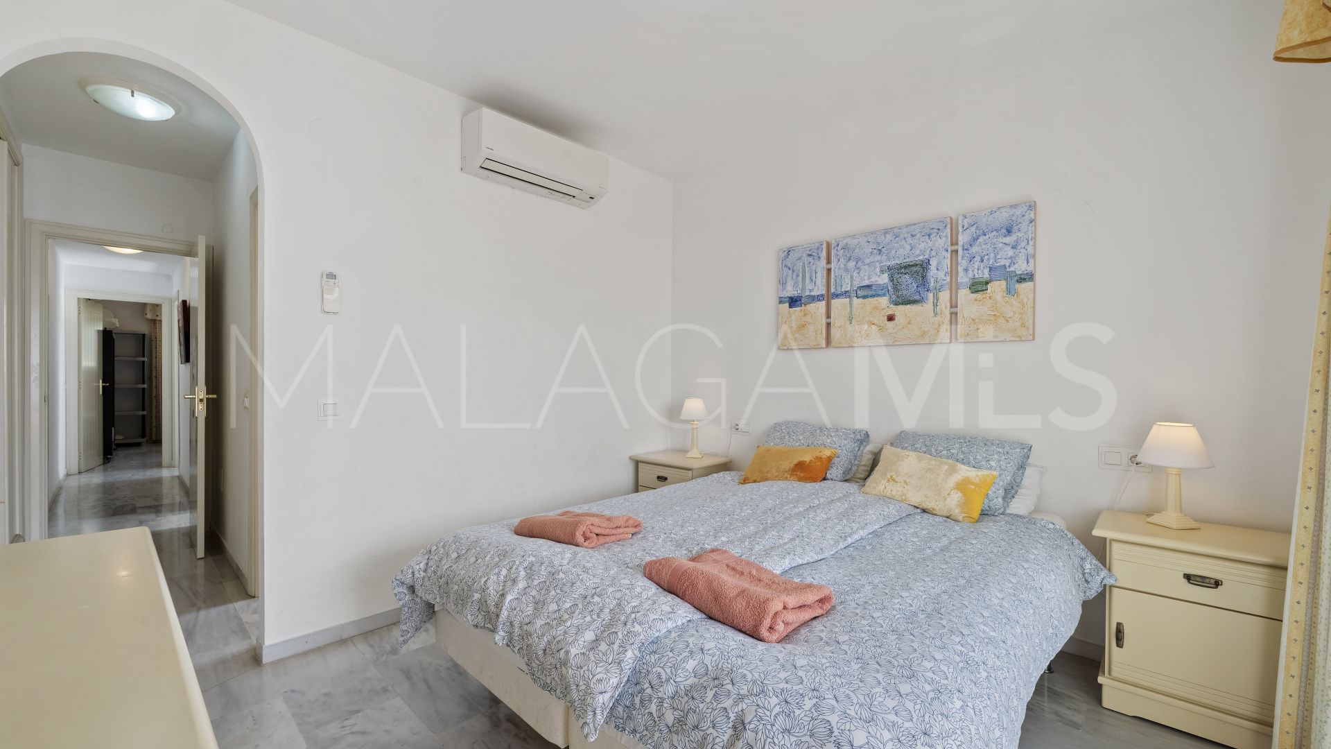 Apartamento planta baja with 3 bedrooms for sale in Calahonda