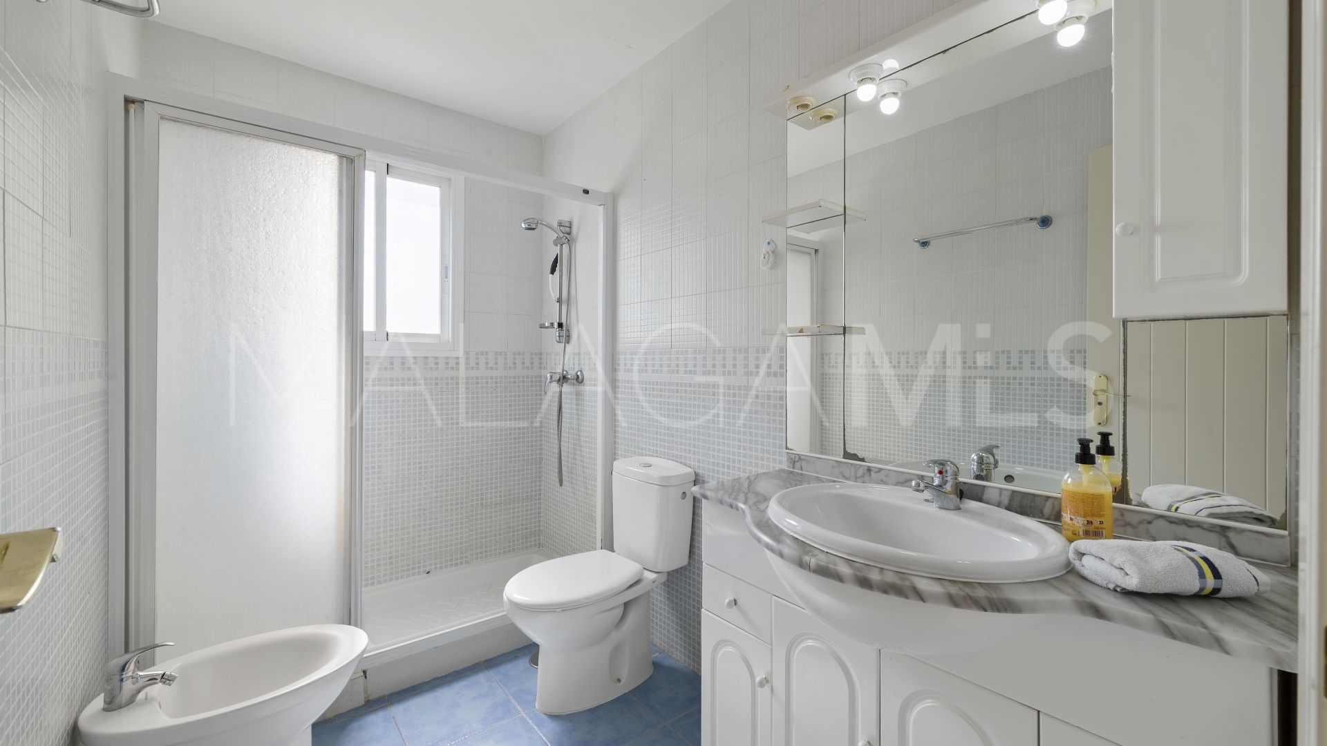 Apartamento planta baja with 3 bedrooms for sale in Calahonda