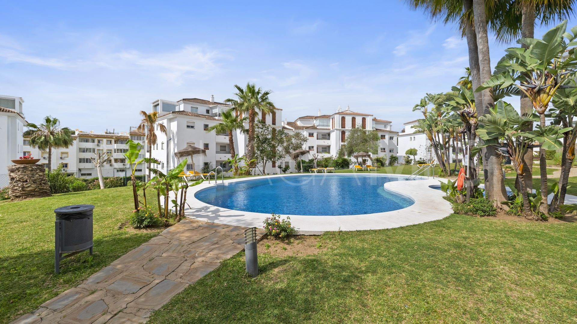 Apartamento planta baja with 3 bedrooms for sale in Calahonda