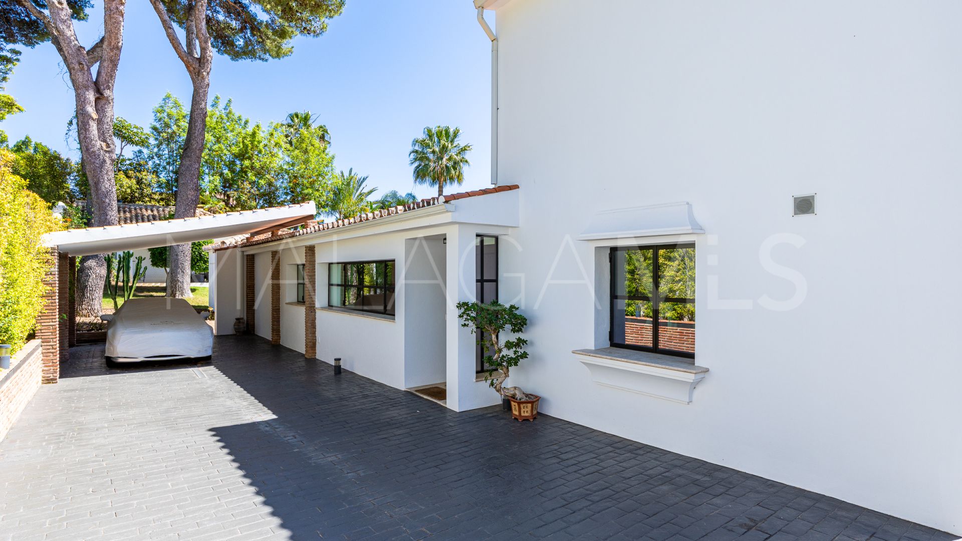 Villa for sale in Los Monteros