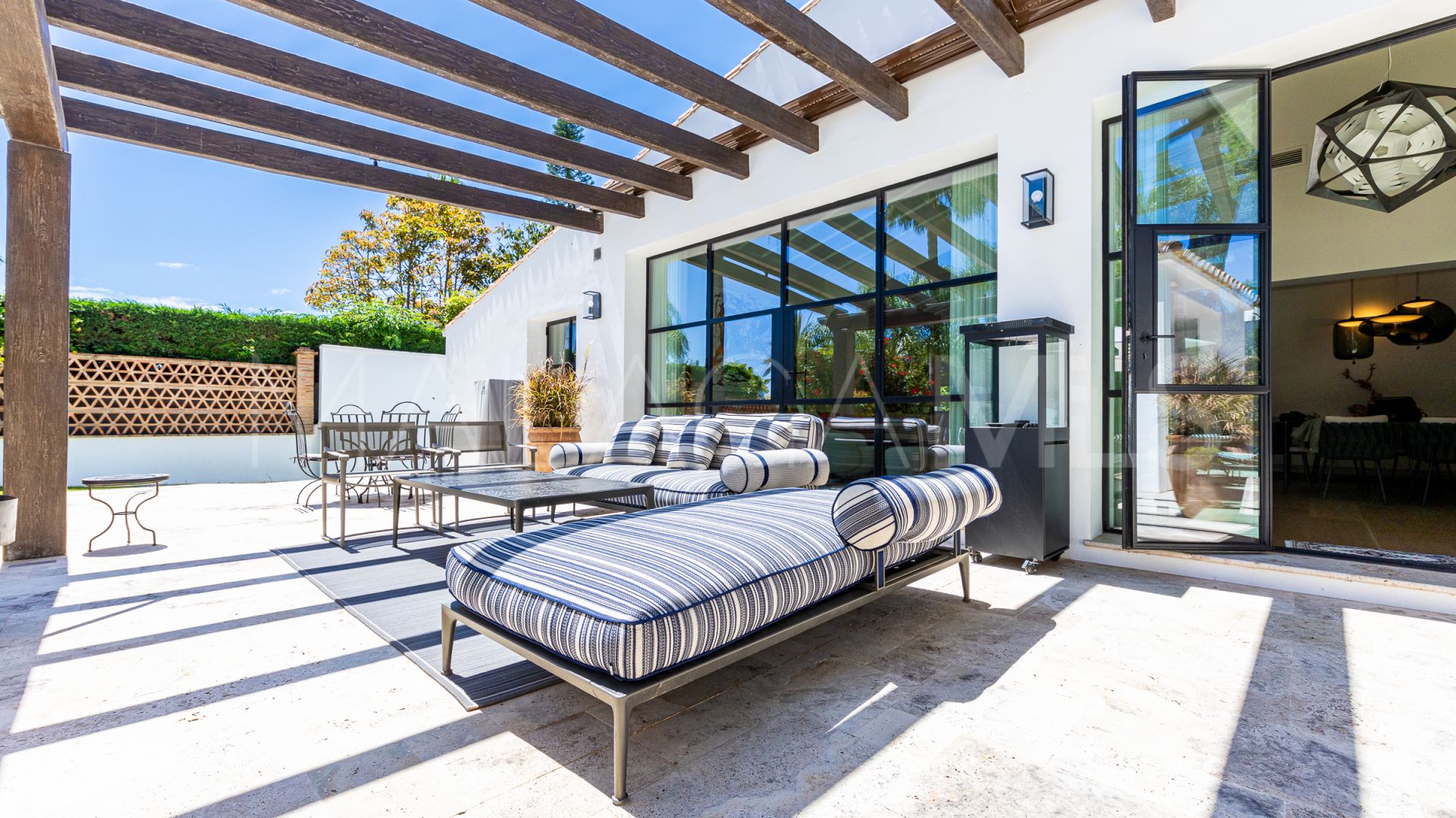 Villa for sale in Los Monteros