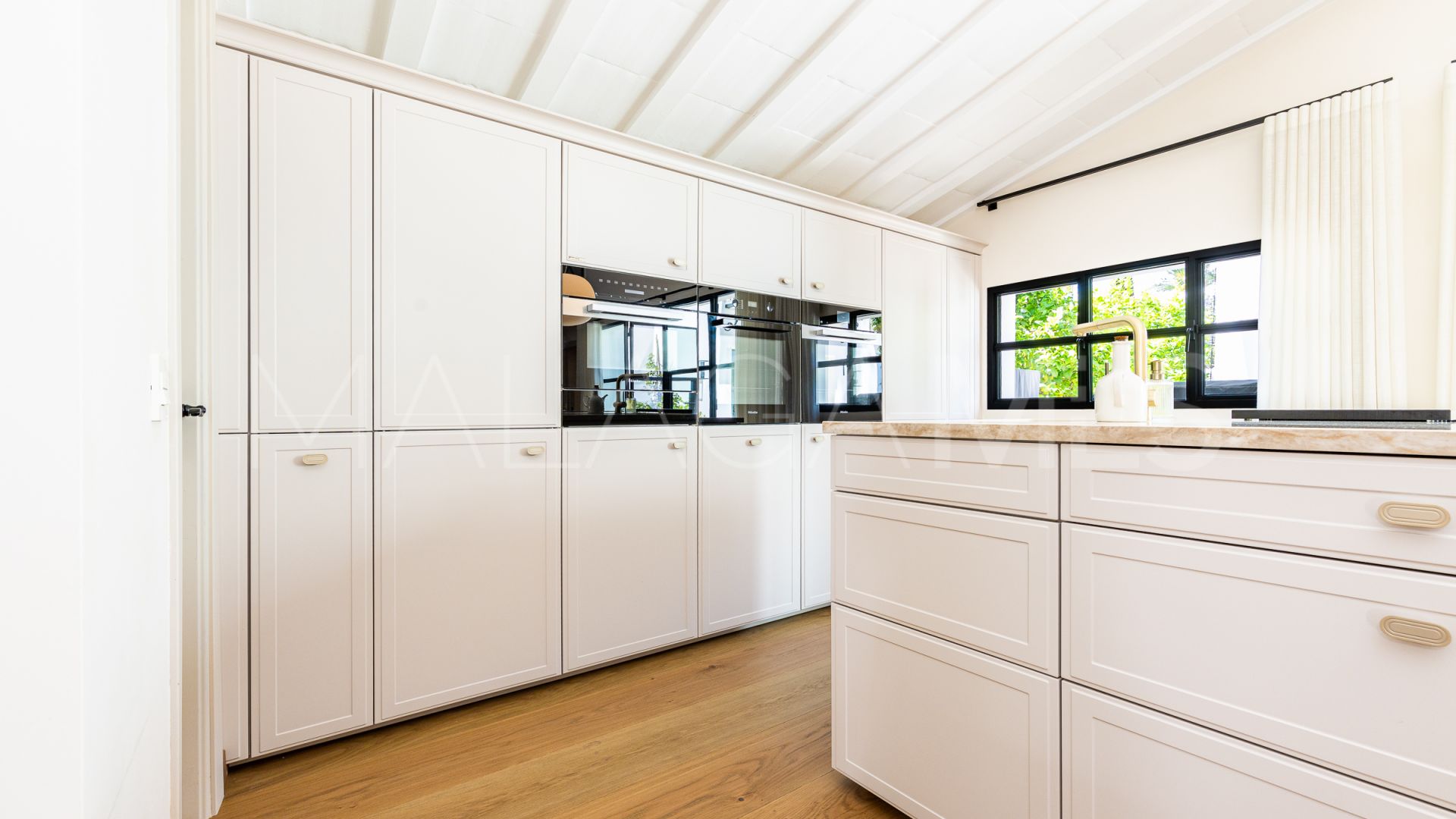 Villa for sale in Los Monteros