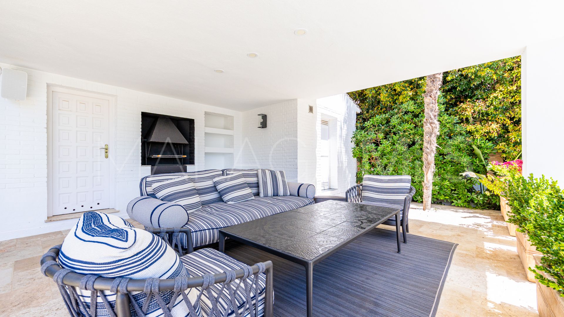 Villa for sale in Los Monteros