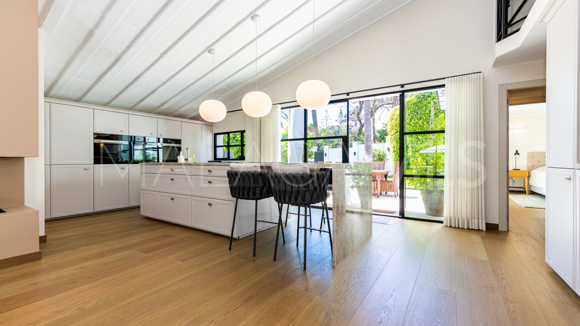 Villa for sale in Los Monteros