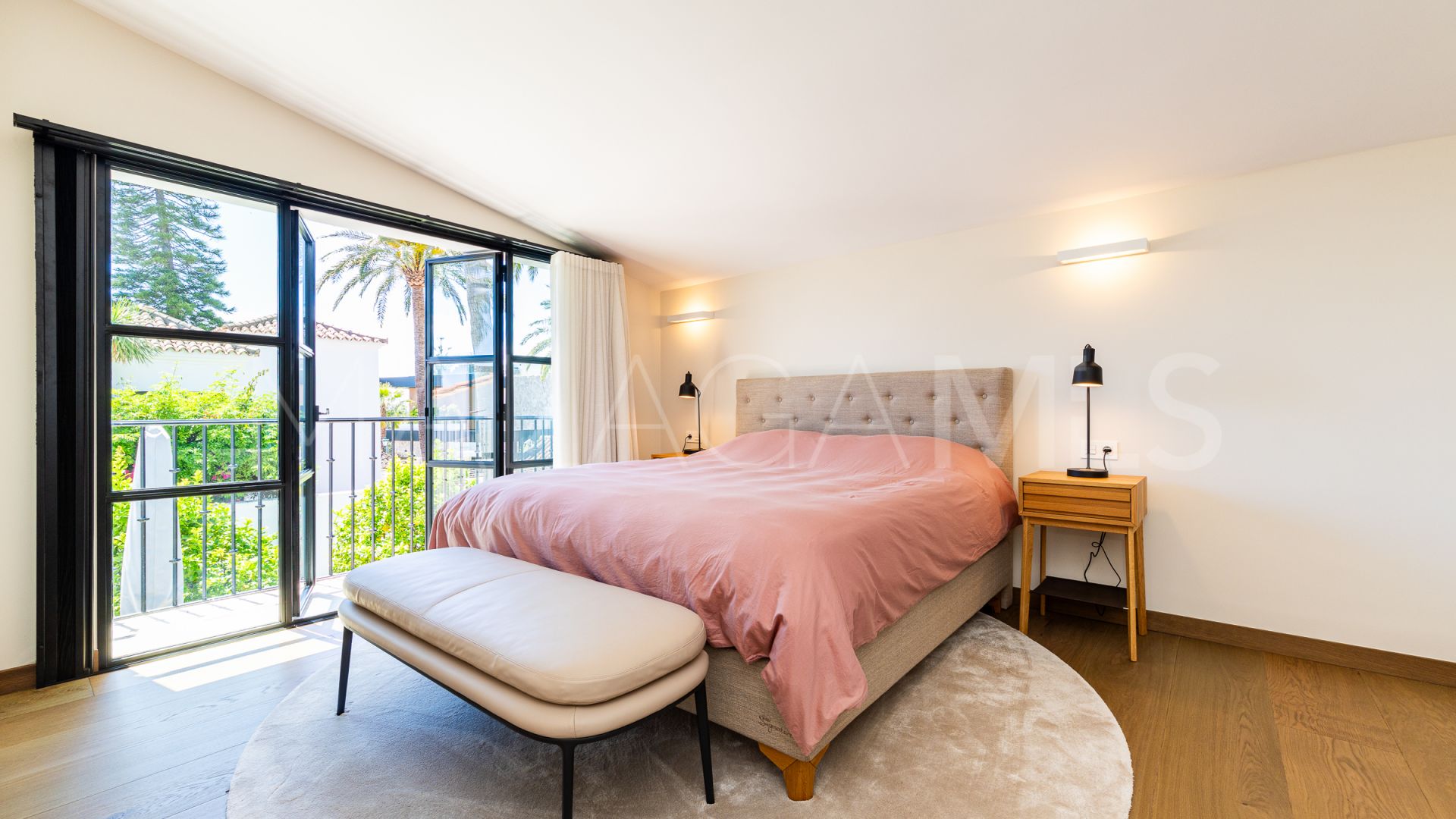 Villa for sale in Los Monteros