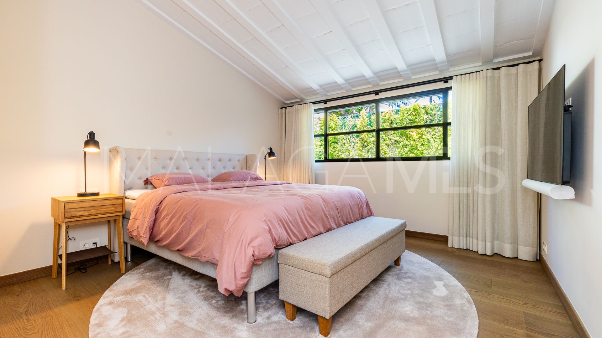 Villa for sale in Los Monteros
