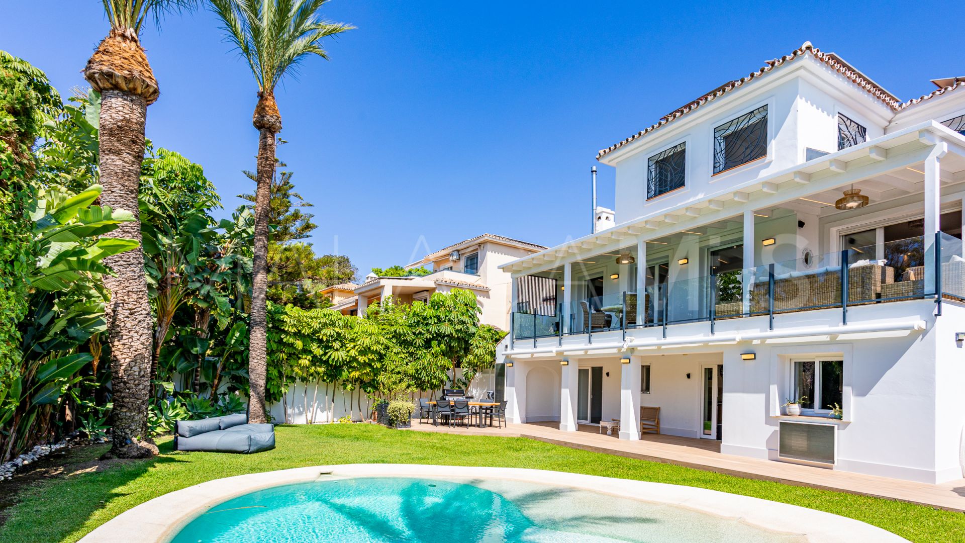 Villa de 6 bedrooms a la venta in Calahonda