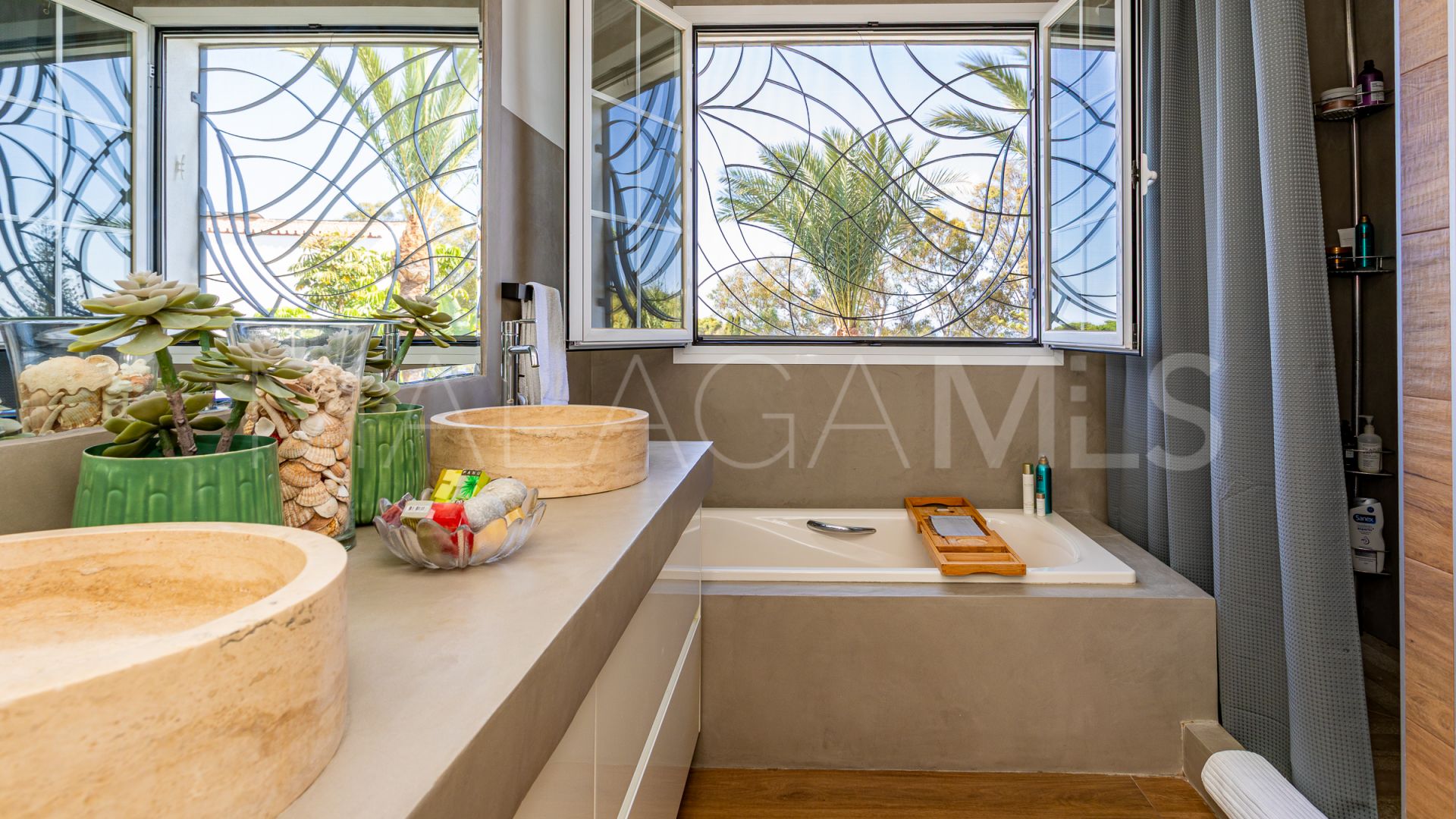 Villa de 6 bedrooms a la venta in Calahonda
