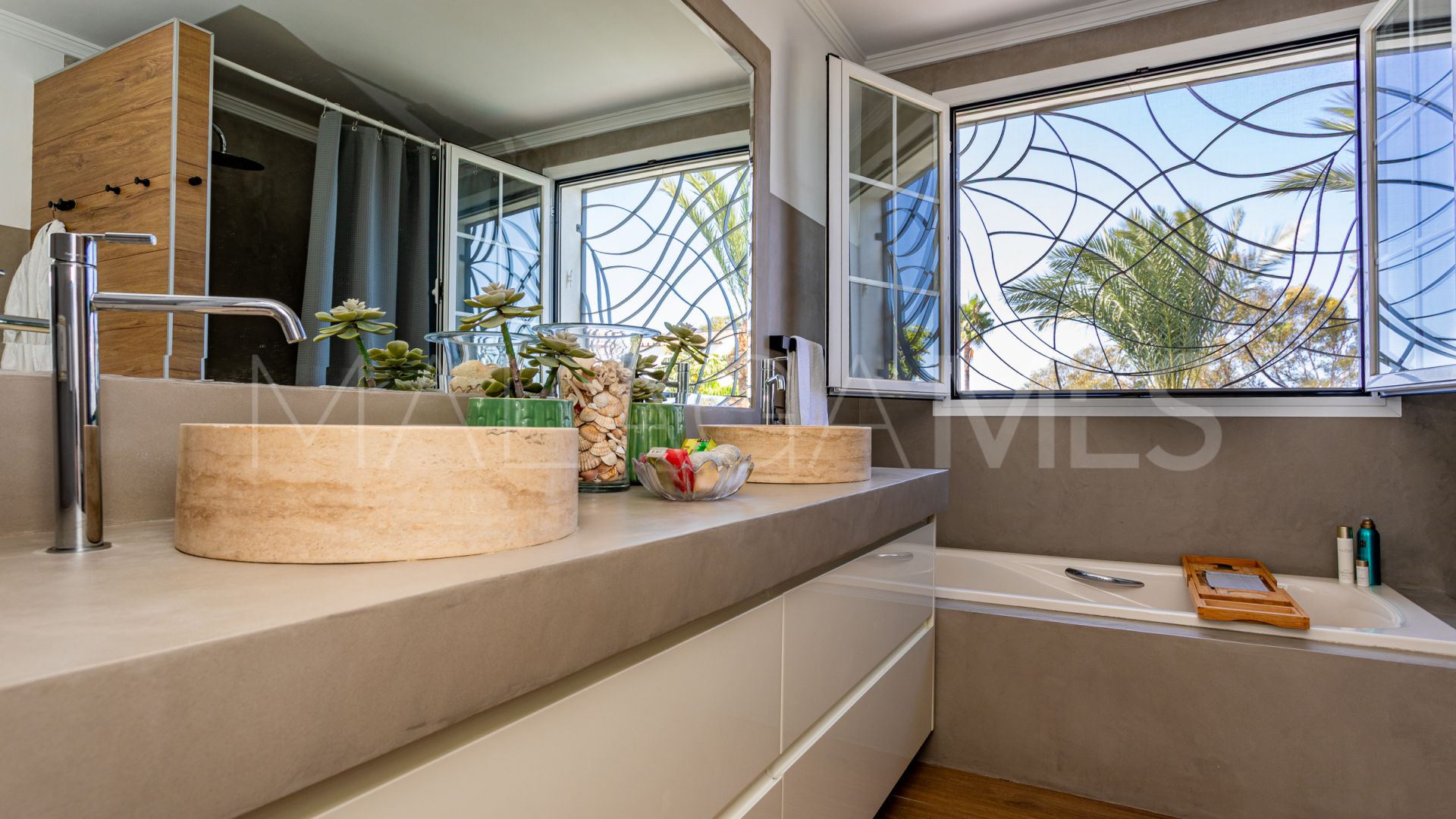Villa de 6 bedrooms a la venta in Calahonda