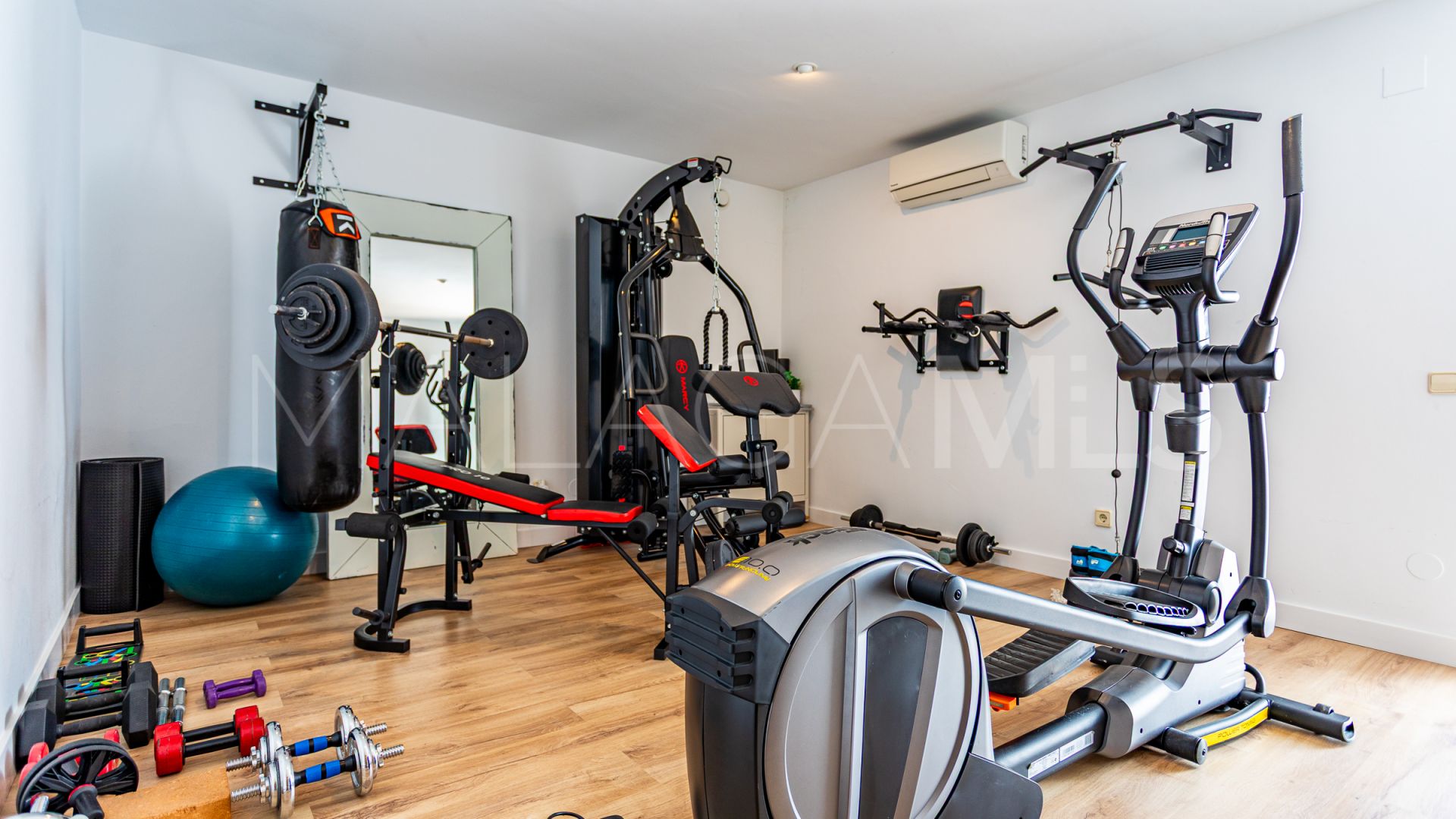 Villa de 6 bedrooms a la venta in Calahonda