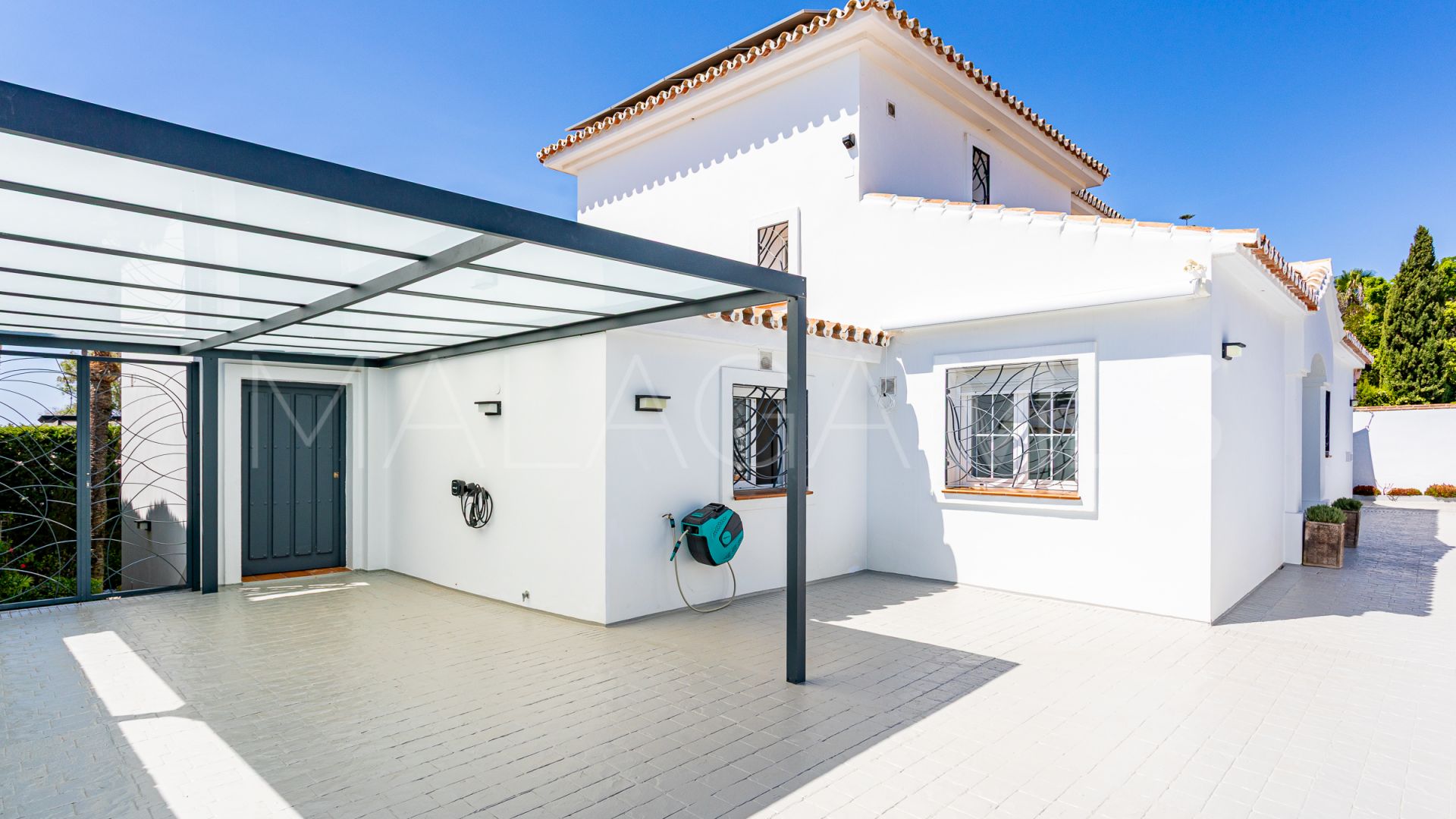 Villa de 6 bedrooms a la venta in Calahonda