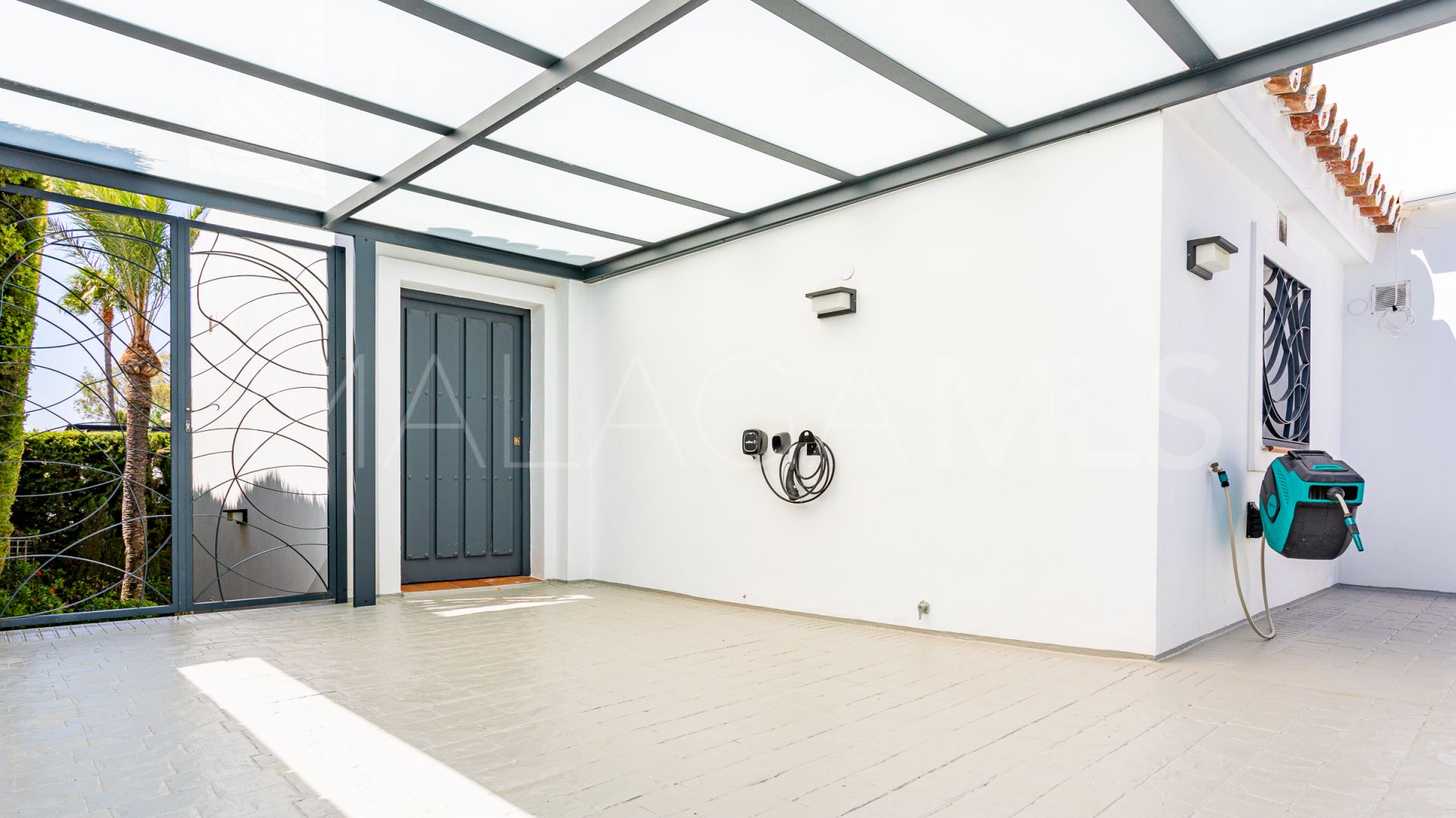 Villa de 6 bedrooms a la venta in Calahonda