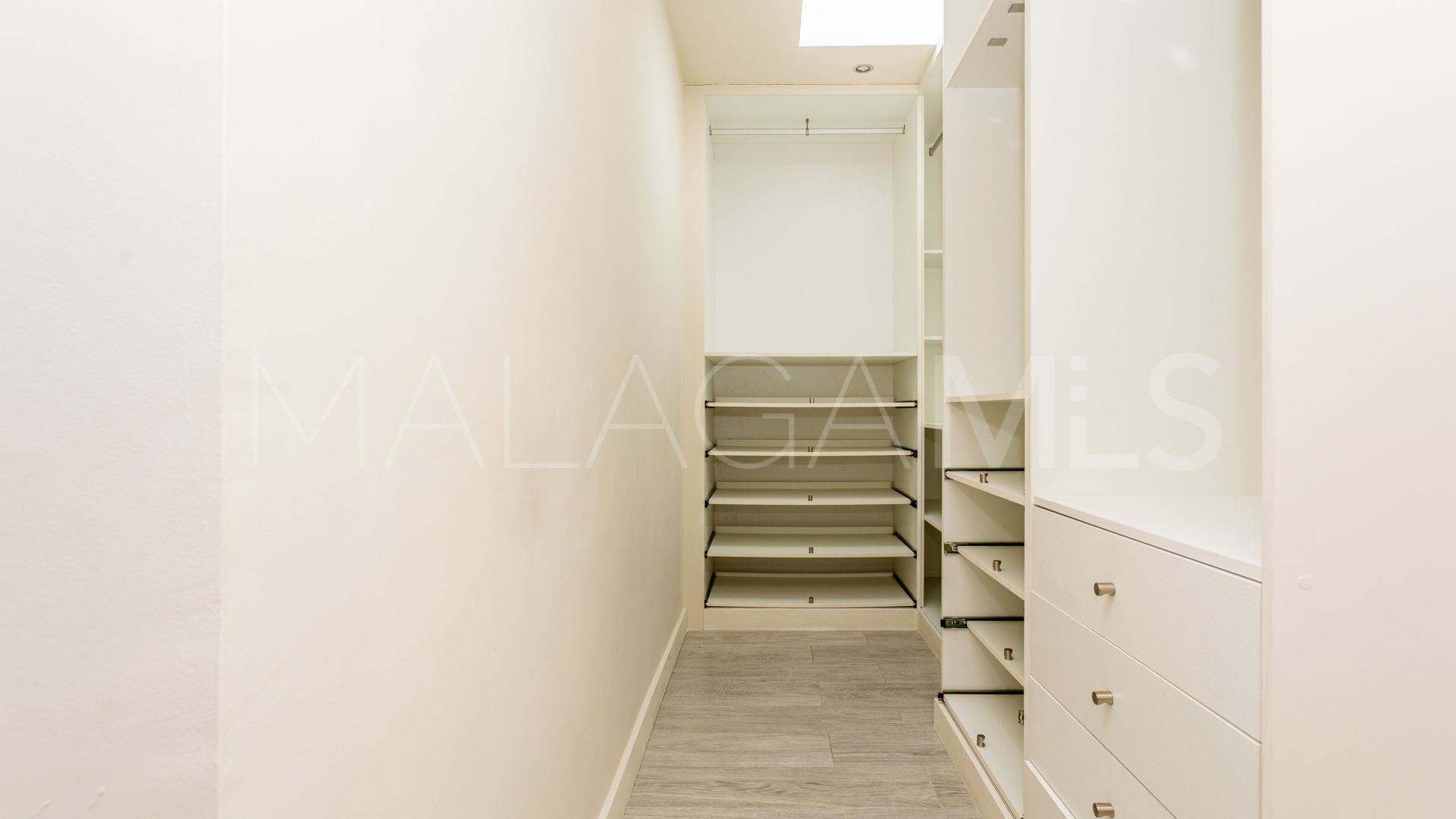 Villa for sale in Calahonda