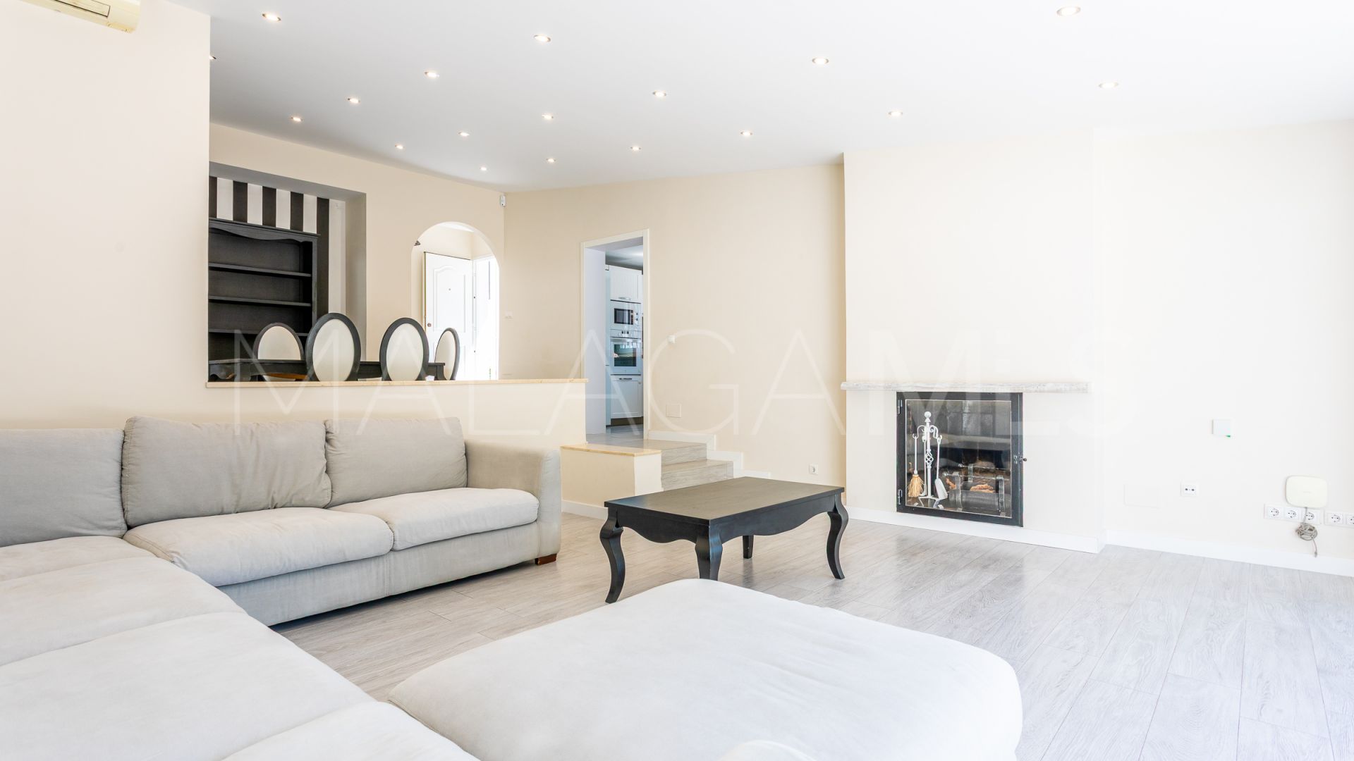 Villa for sale in Calahonda