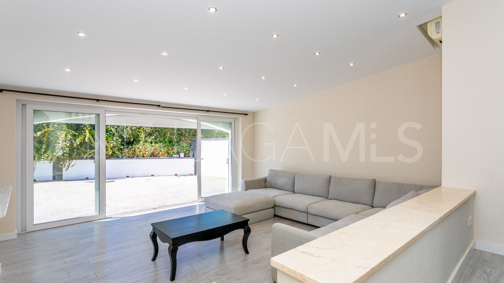 Villa for sale in Calahonda