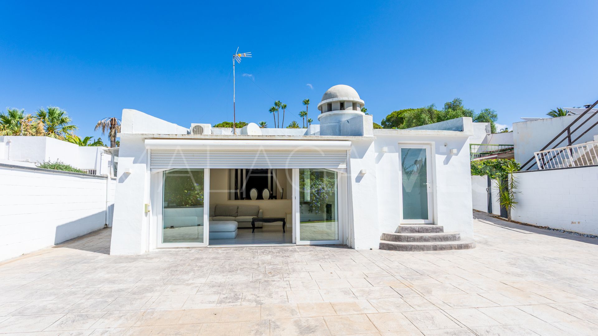 Villa for sale in Calahonda