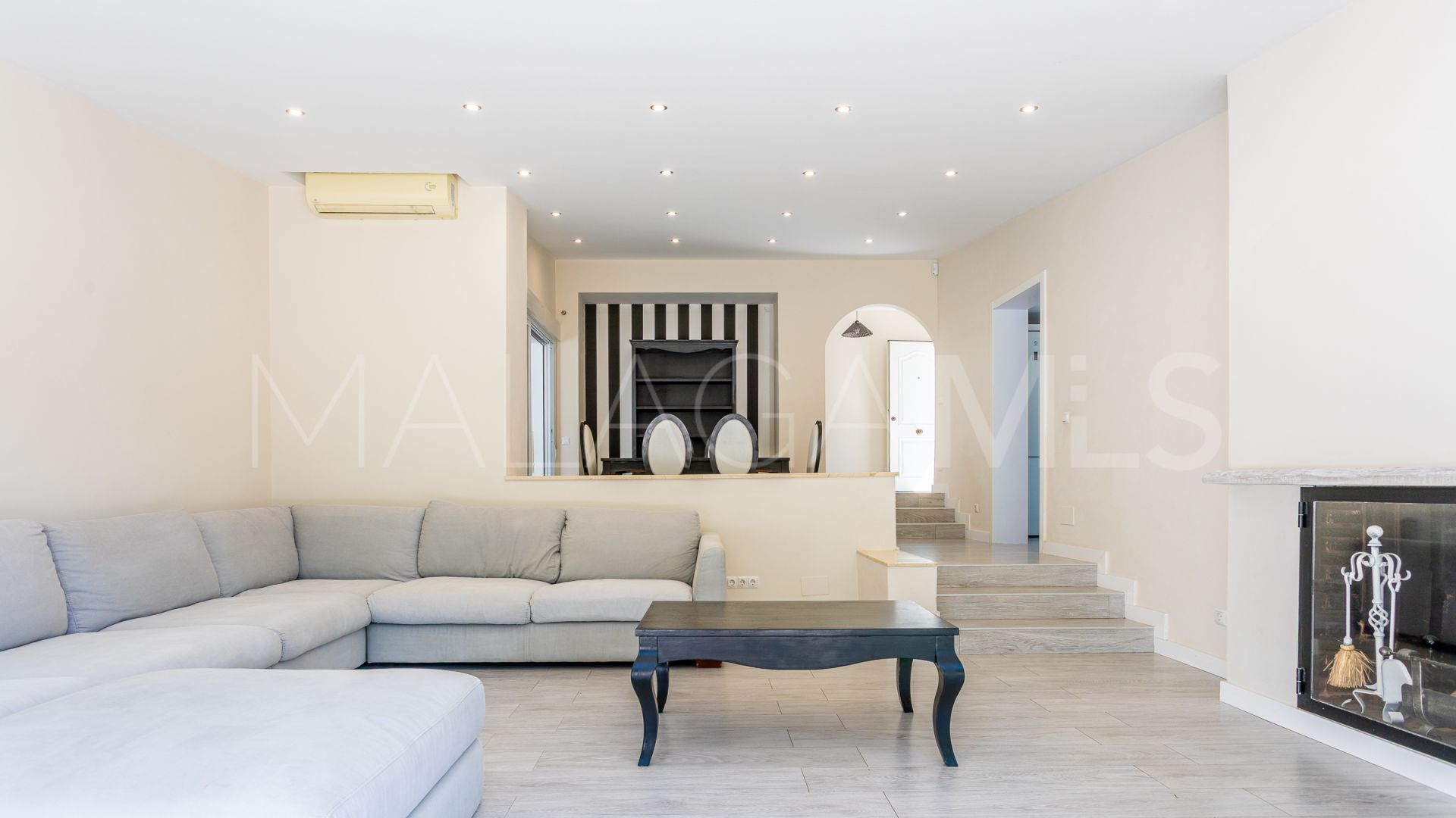 Villa for sale in Calahonda