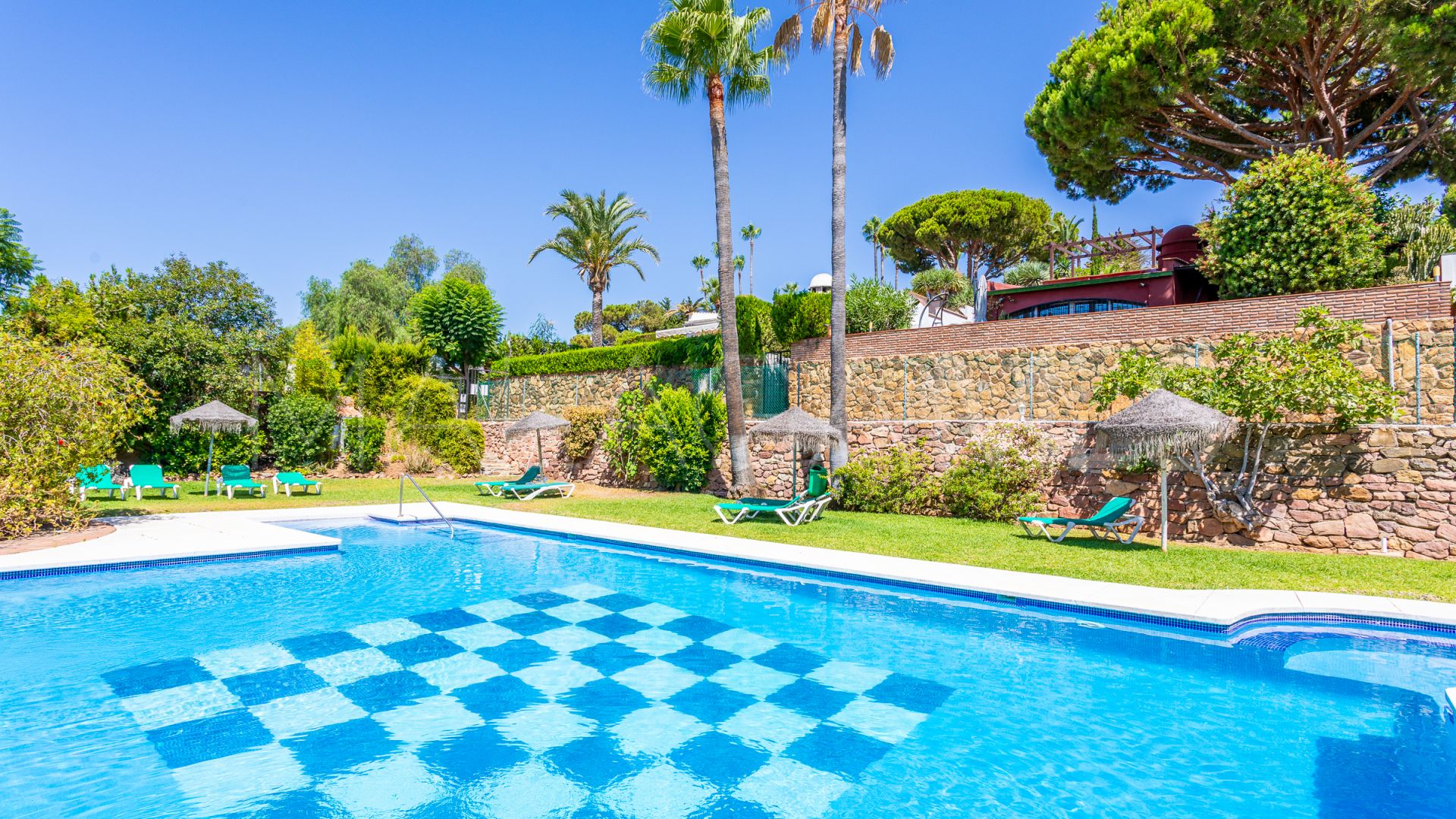Villa for sale in Calahonda