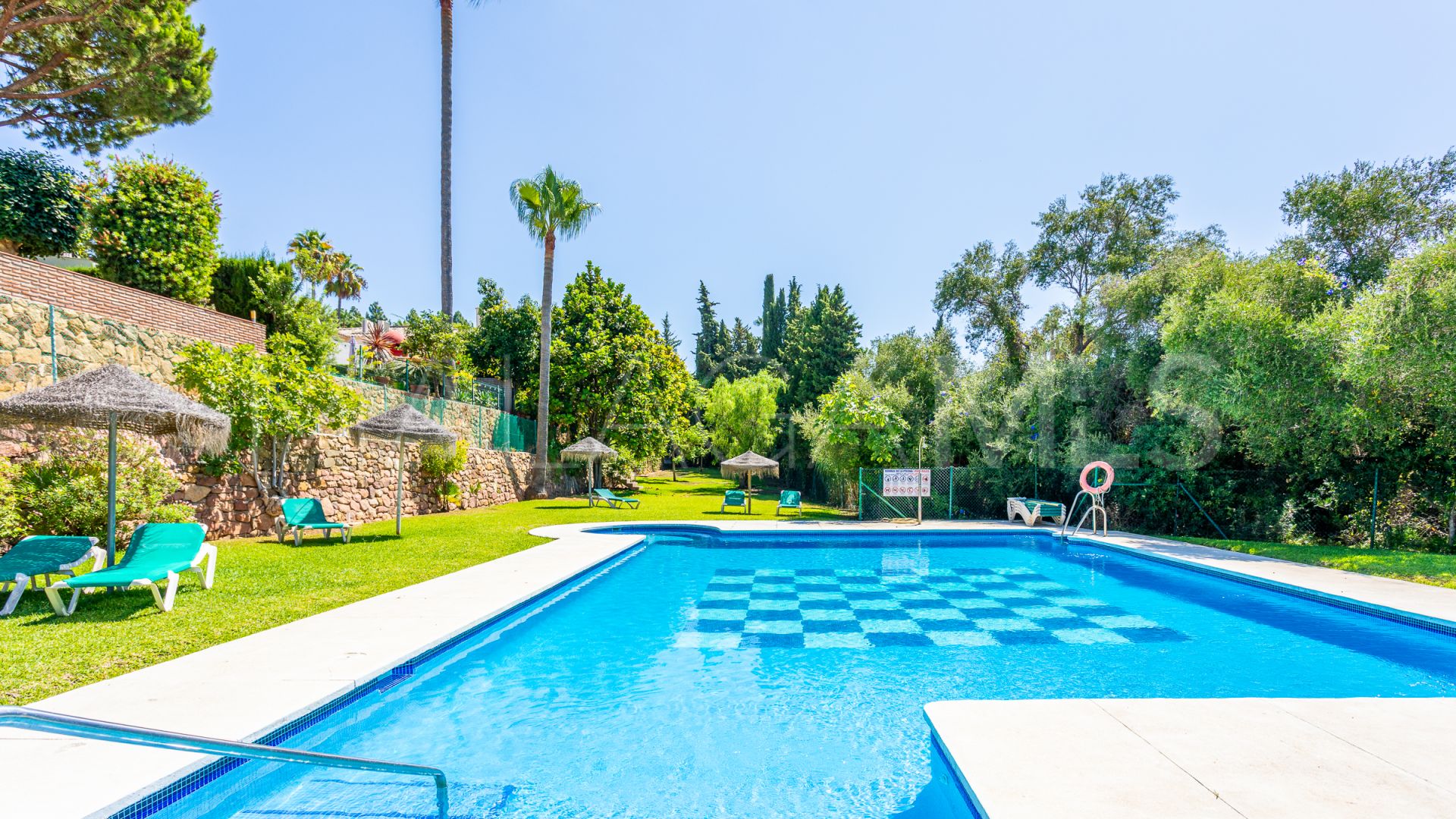 Villa for sale in Calahonda