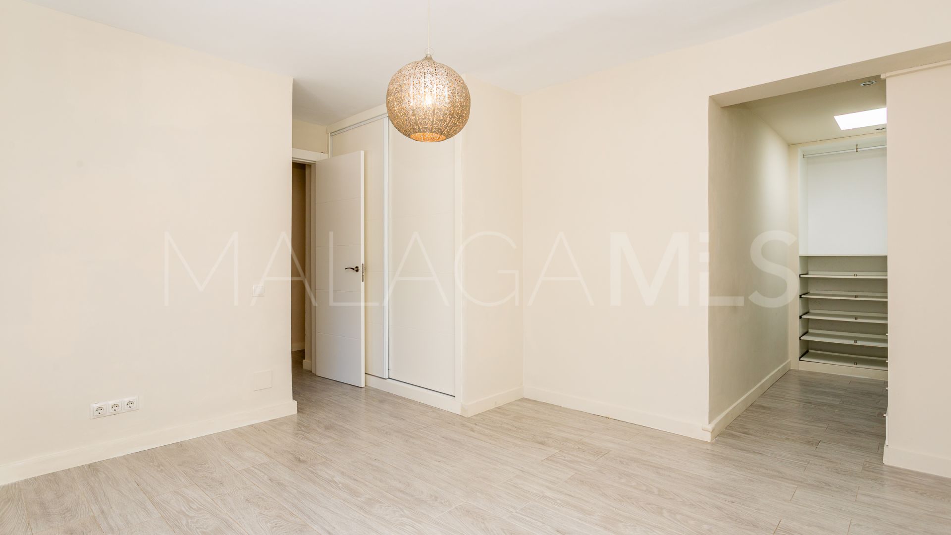 Villa for sale in Calahonda