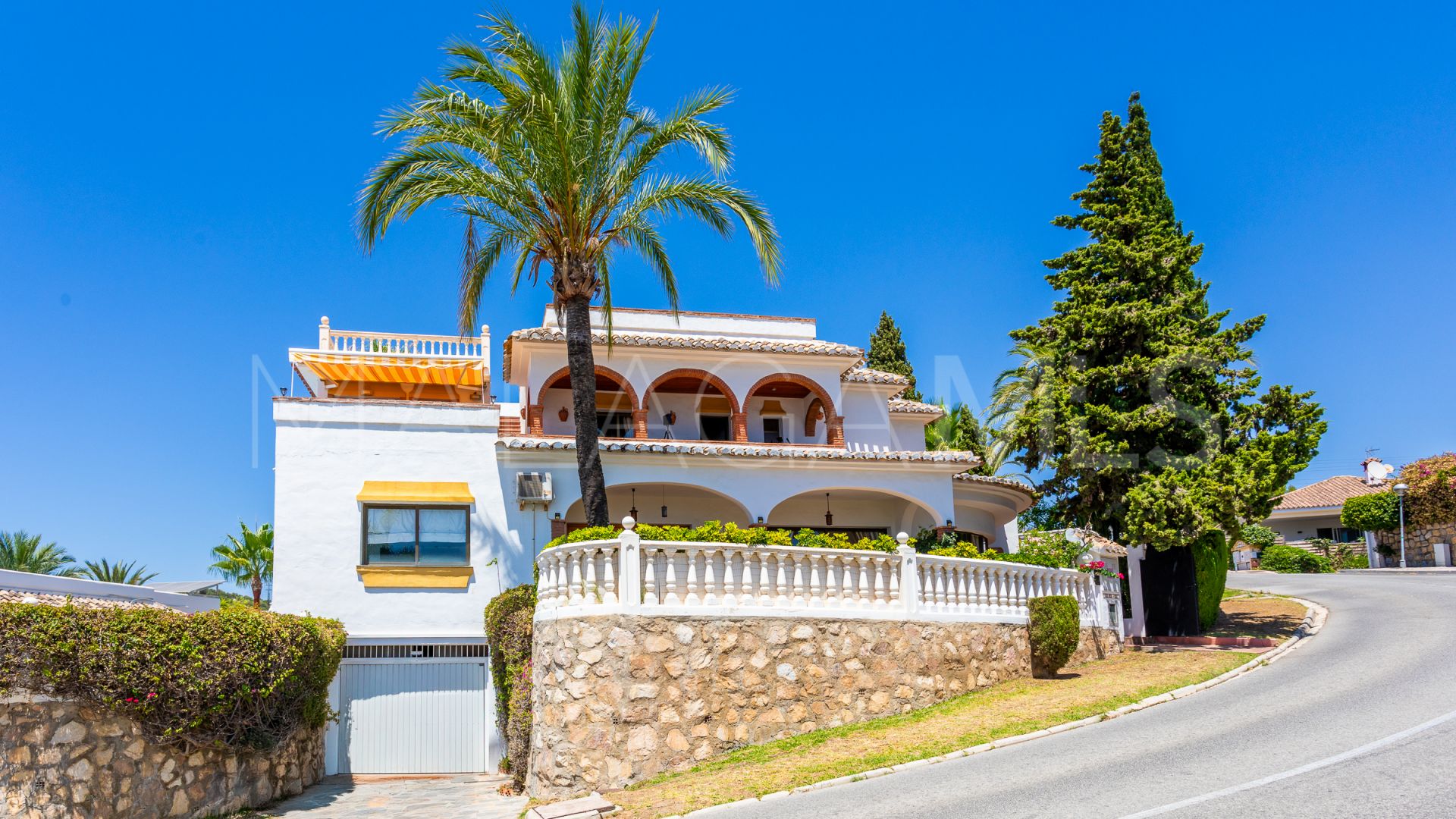 Villa for sale in Calahonda
