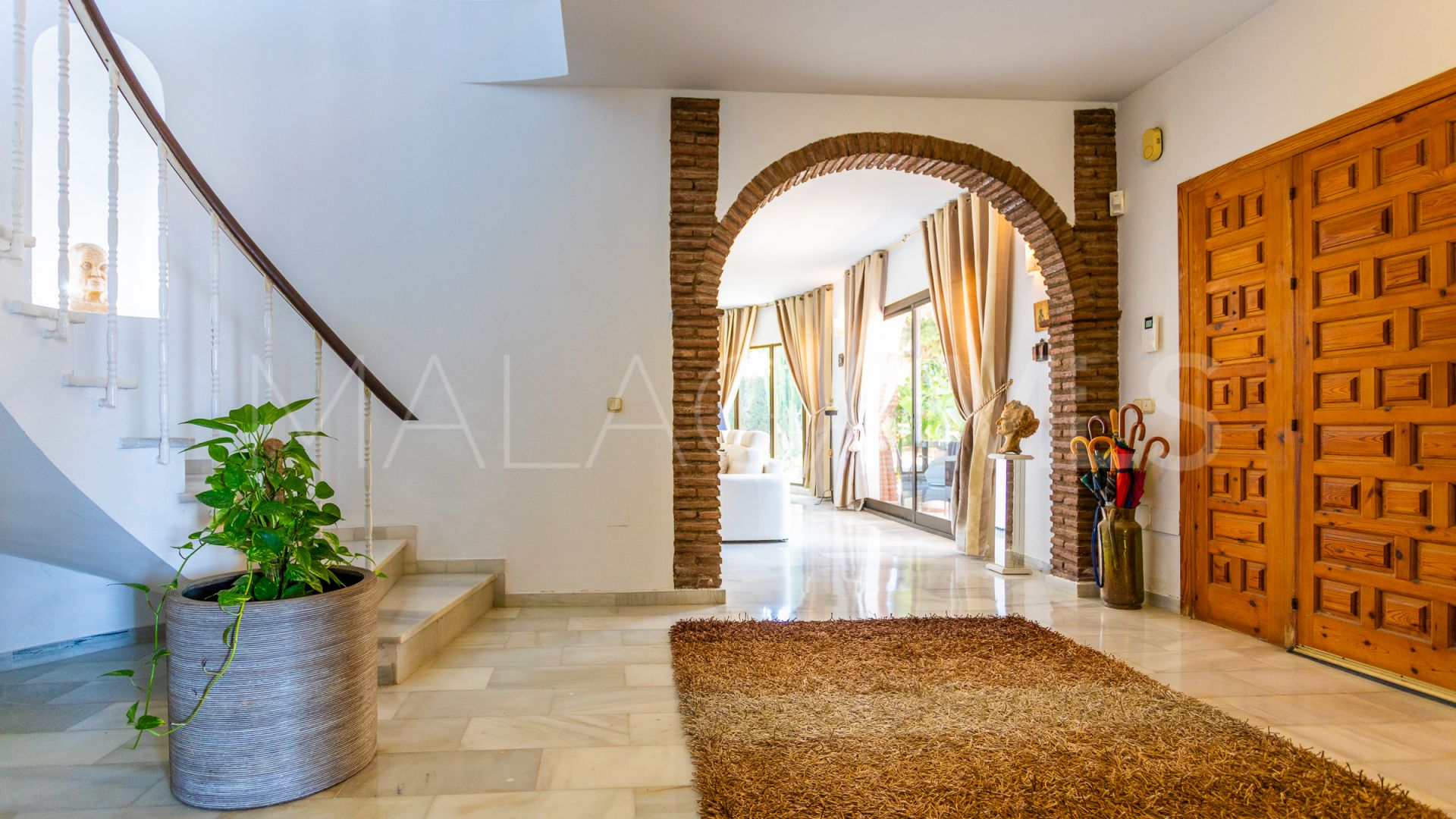 Villa for sale in Calahonda