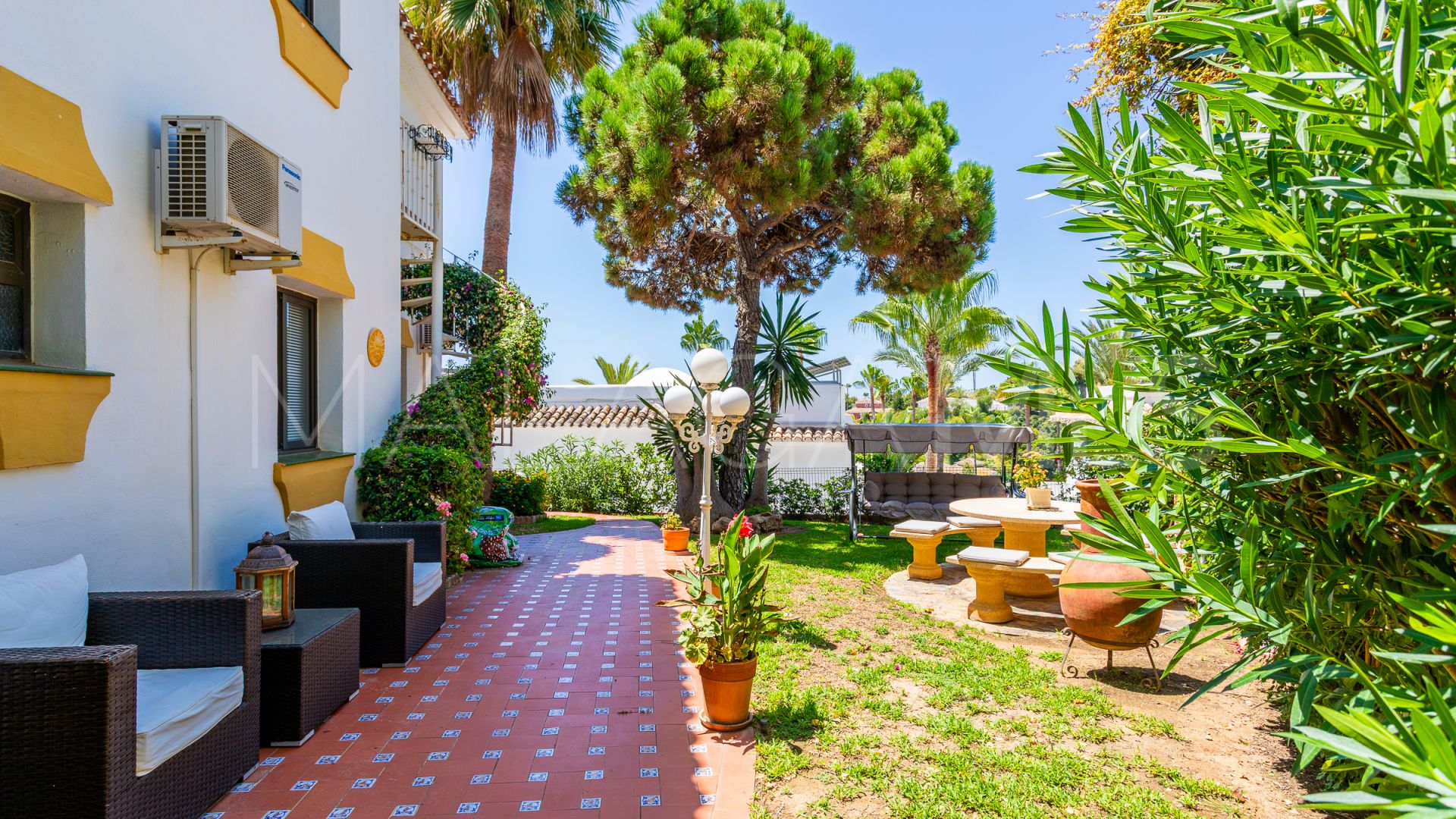 Villa for sale in Calahonda