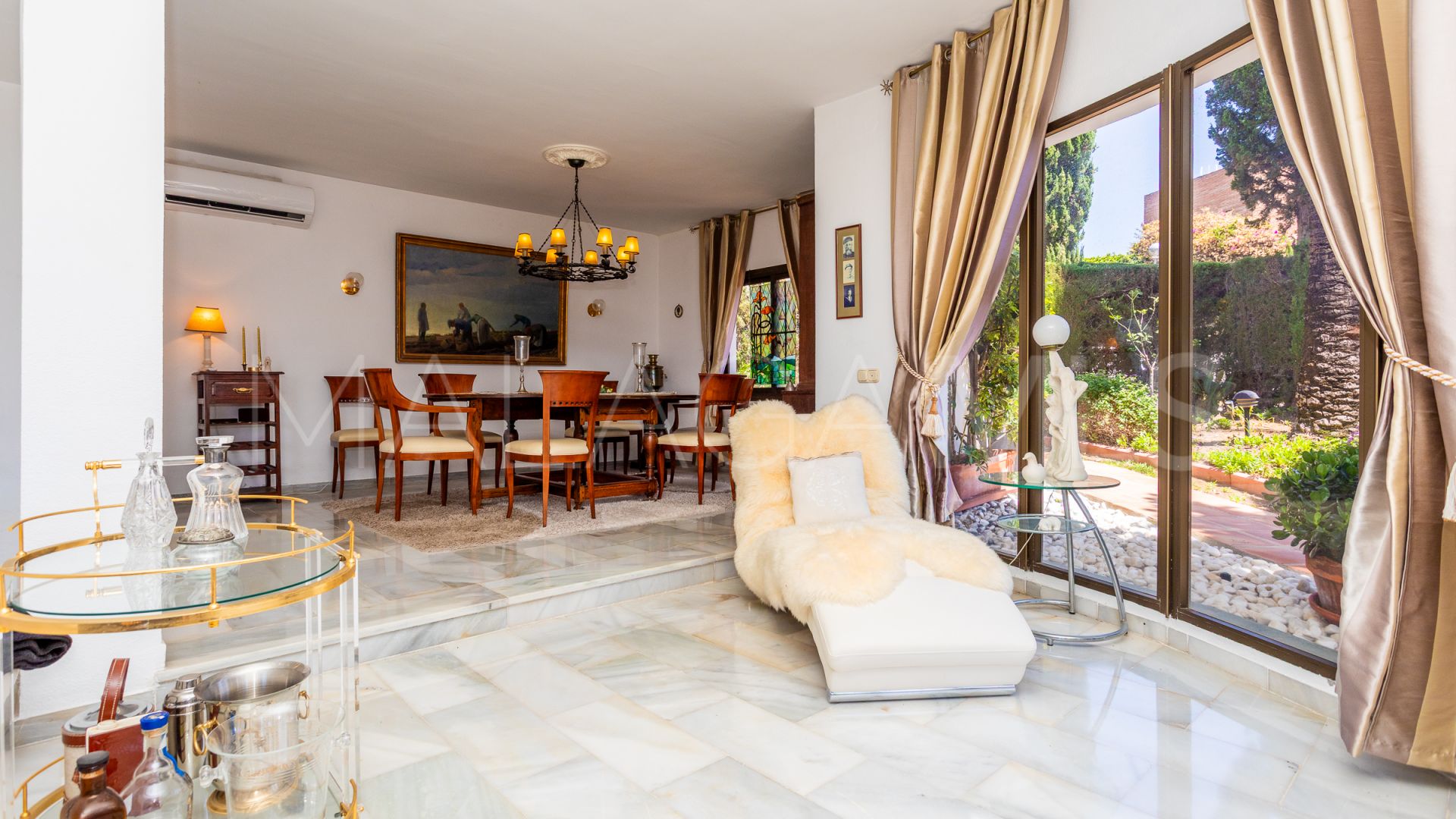 Villa for sale in Calahonda