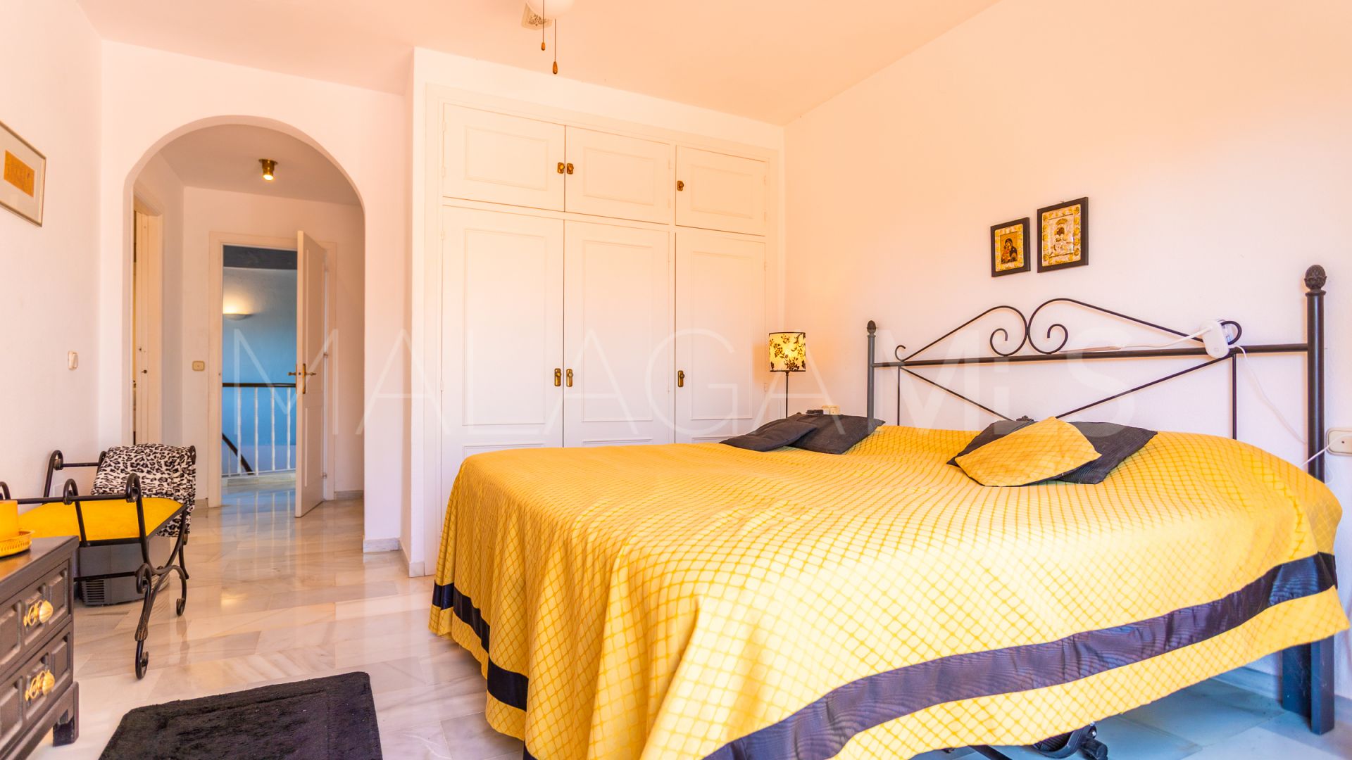 Villa for sale in Calahonda