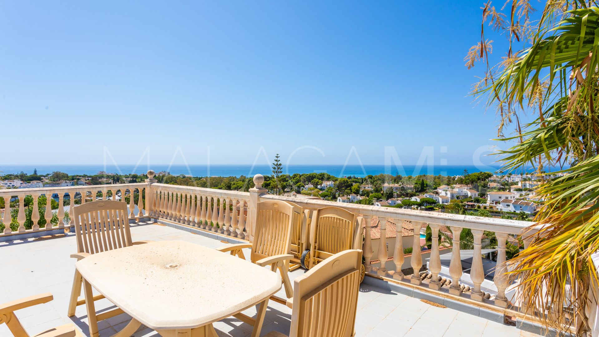 Villa for sale in Calahonda