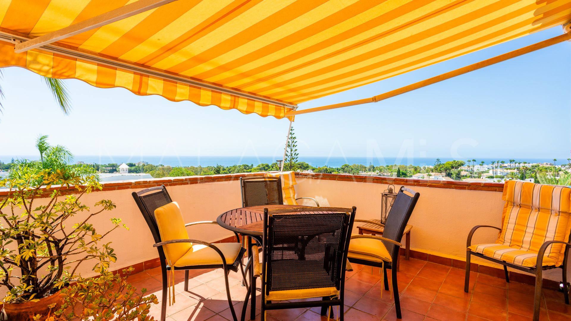 Villa for sale in Calahonda