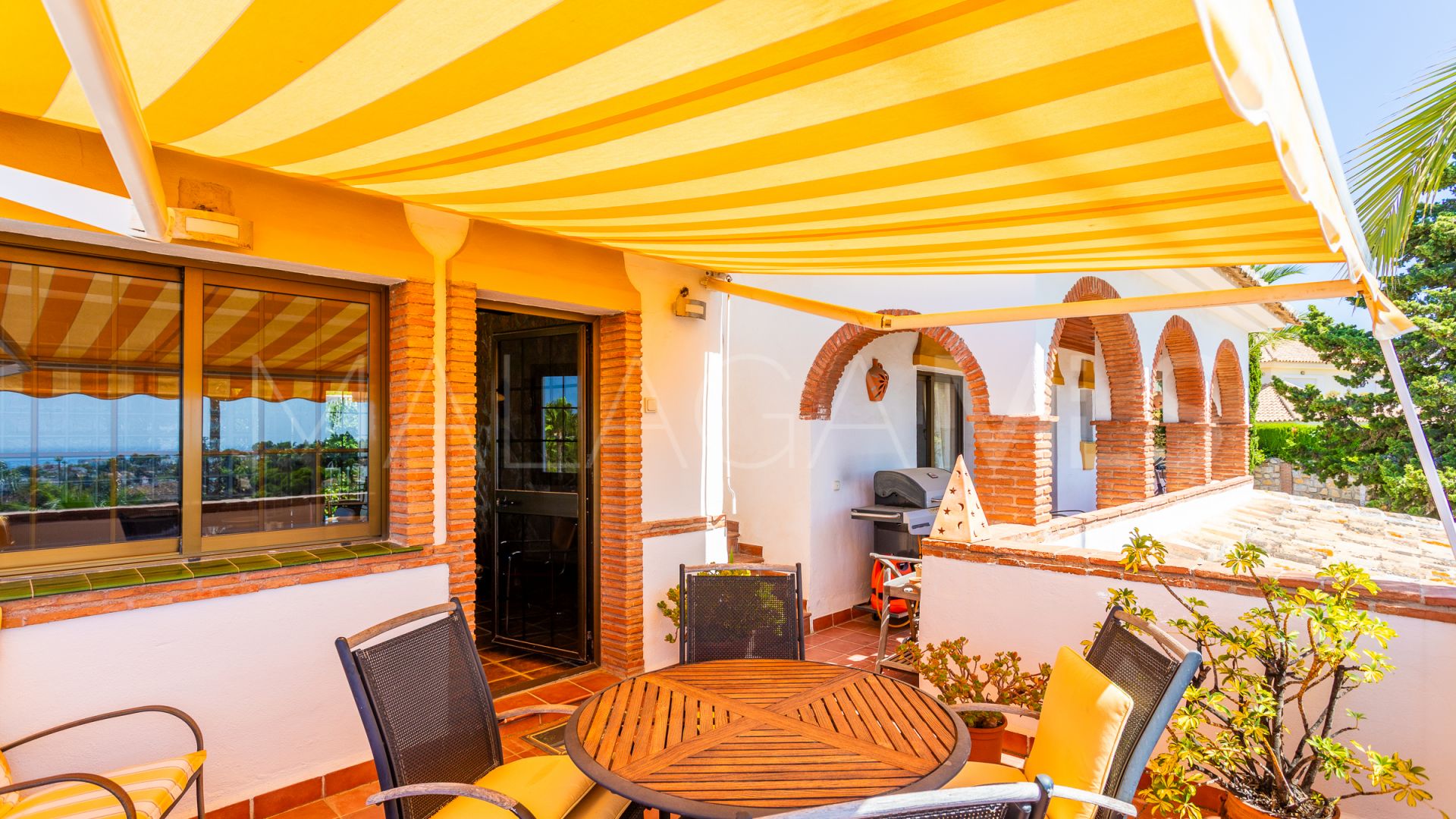 Villa for sale in Calahonda