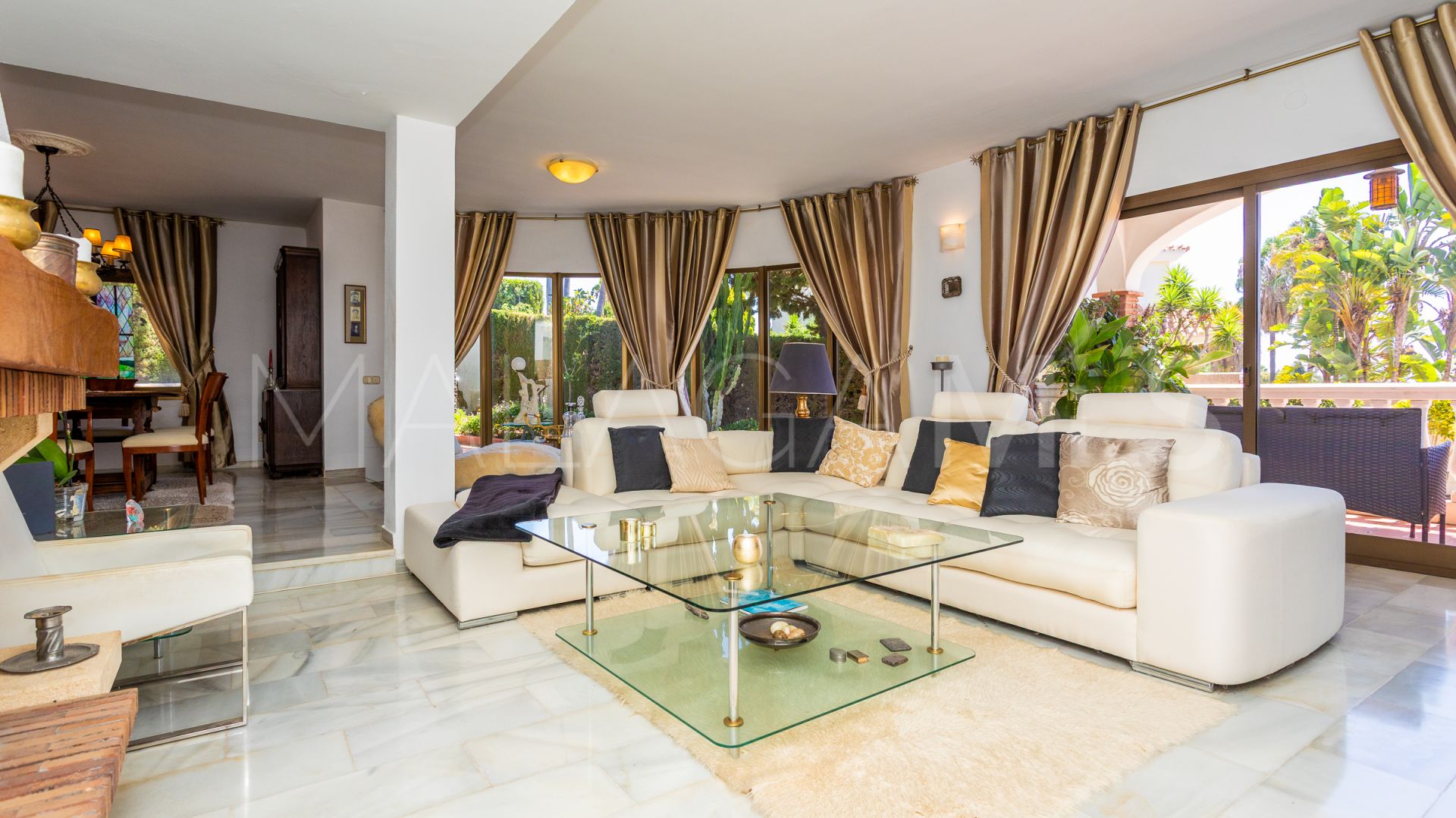 Villa for sale in Calahonda