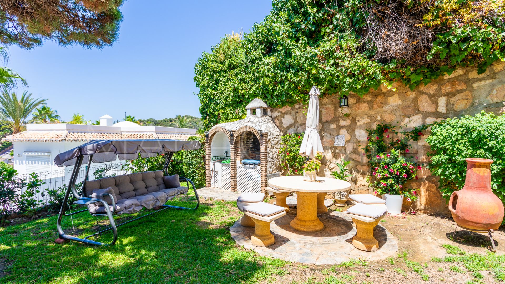 Villa for sale in Calahonda