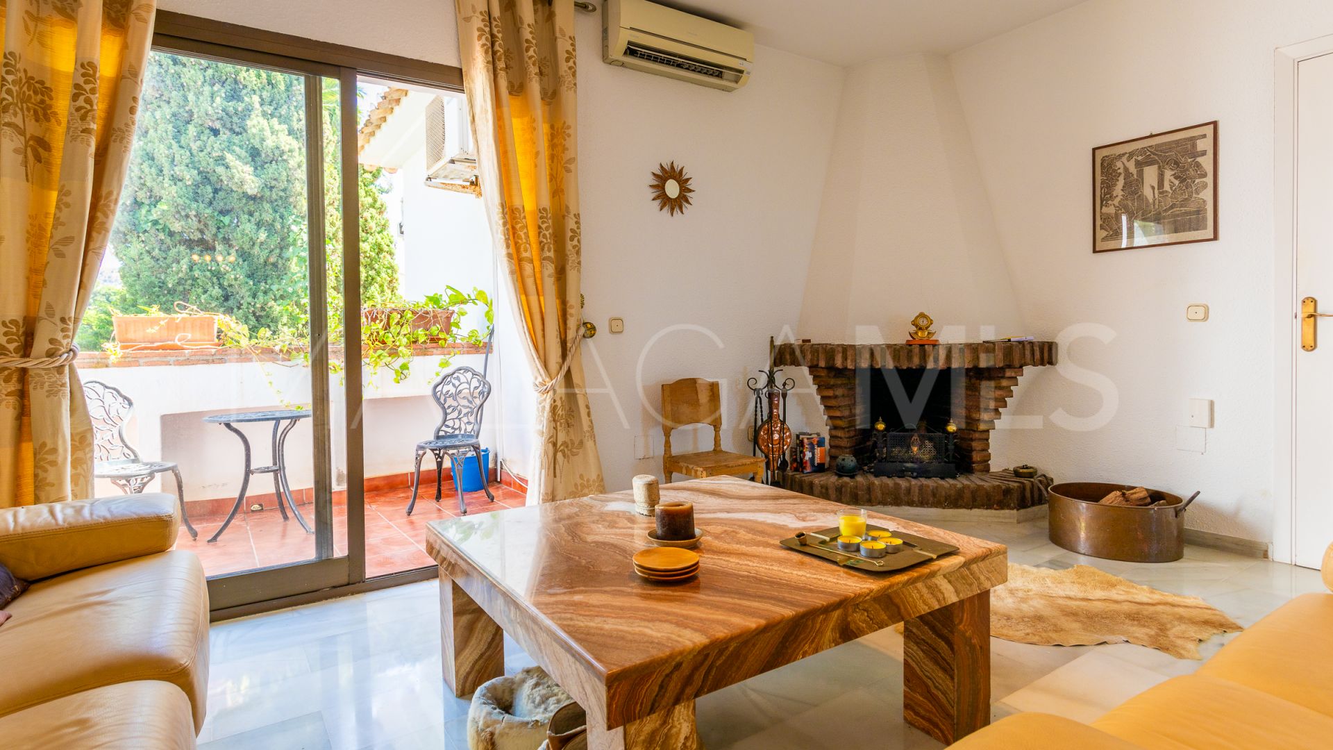Villa for sale in Calahonda