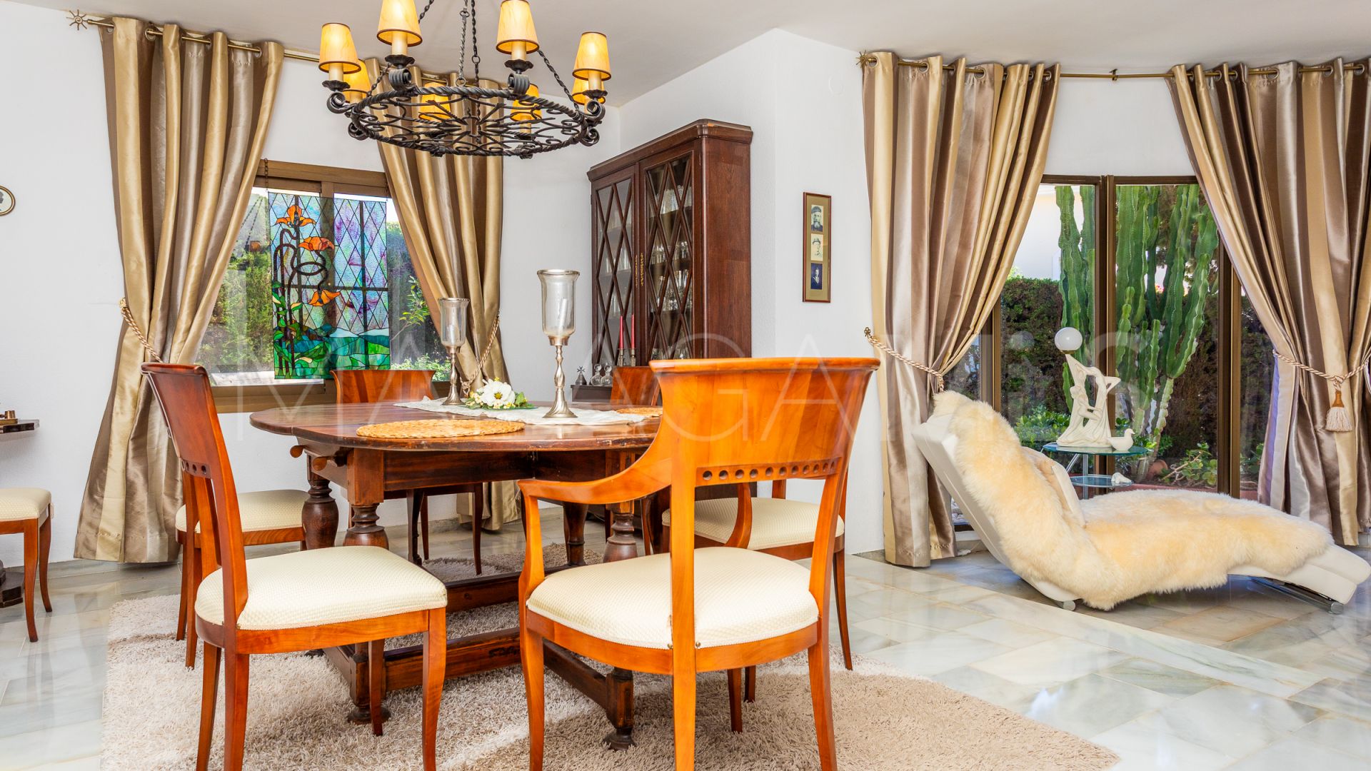 Villa for sale in Calahonda