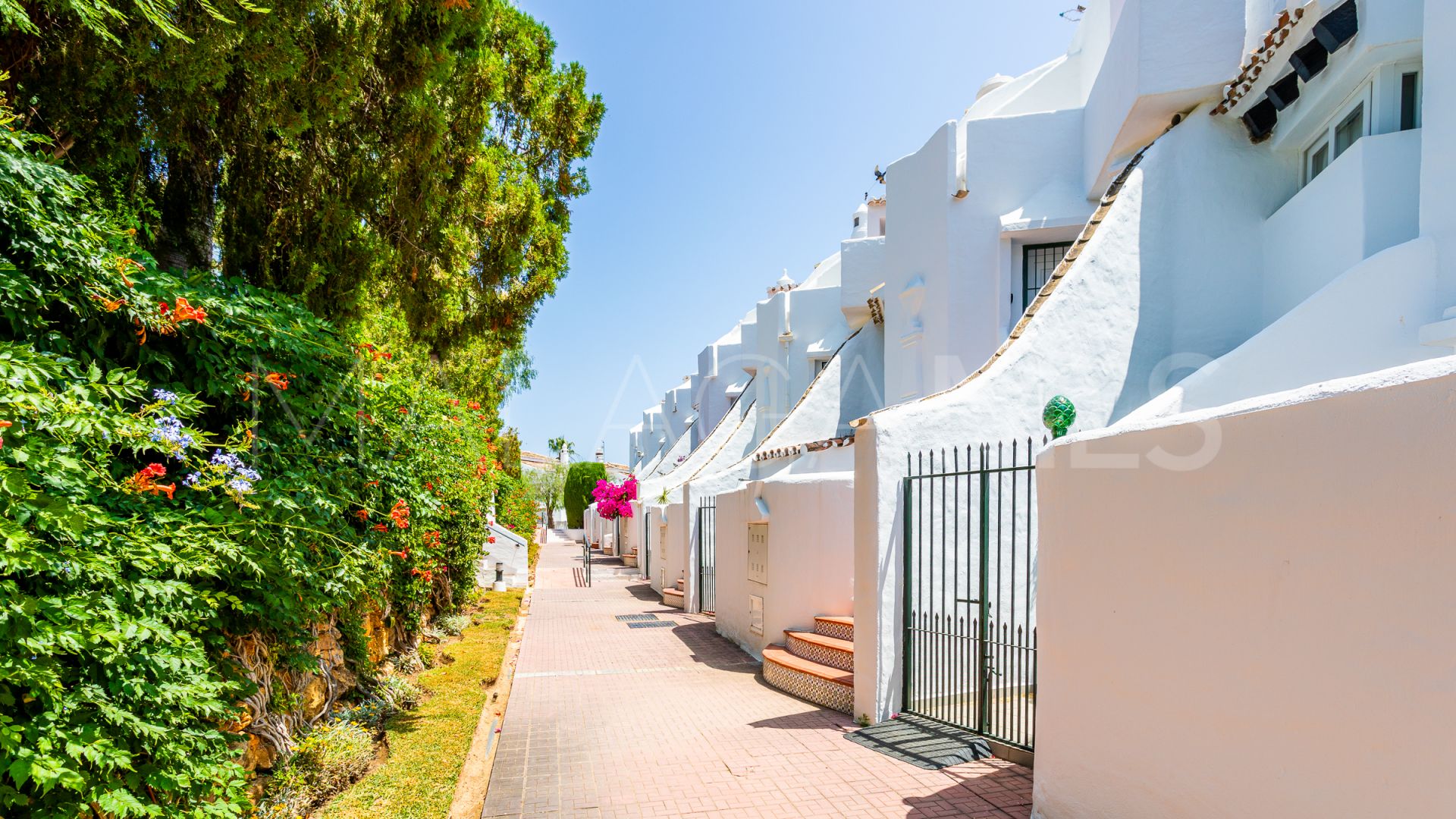 Duplex penthouse for sale in Calahonda
