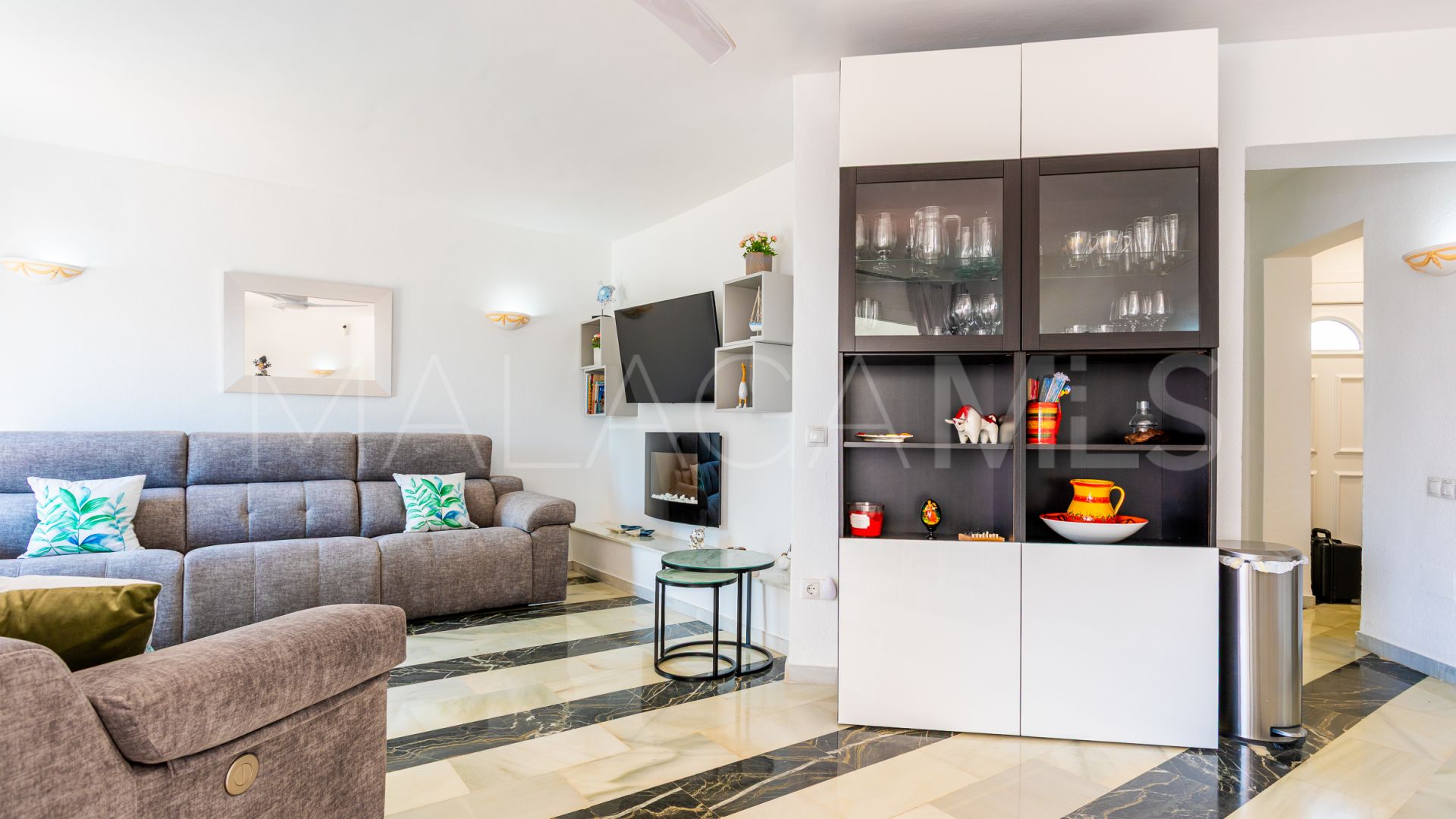 Duplex penthouse for sale in Calahonda