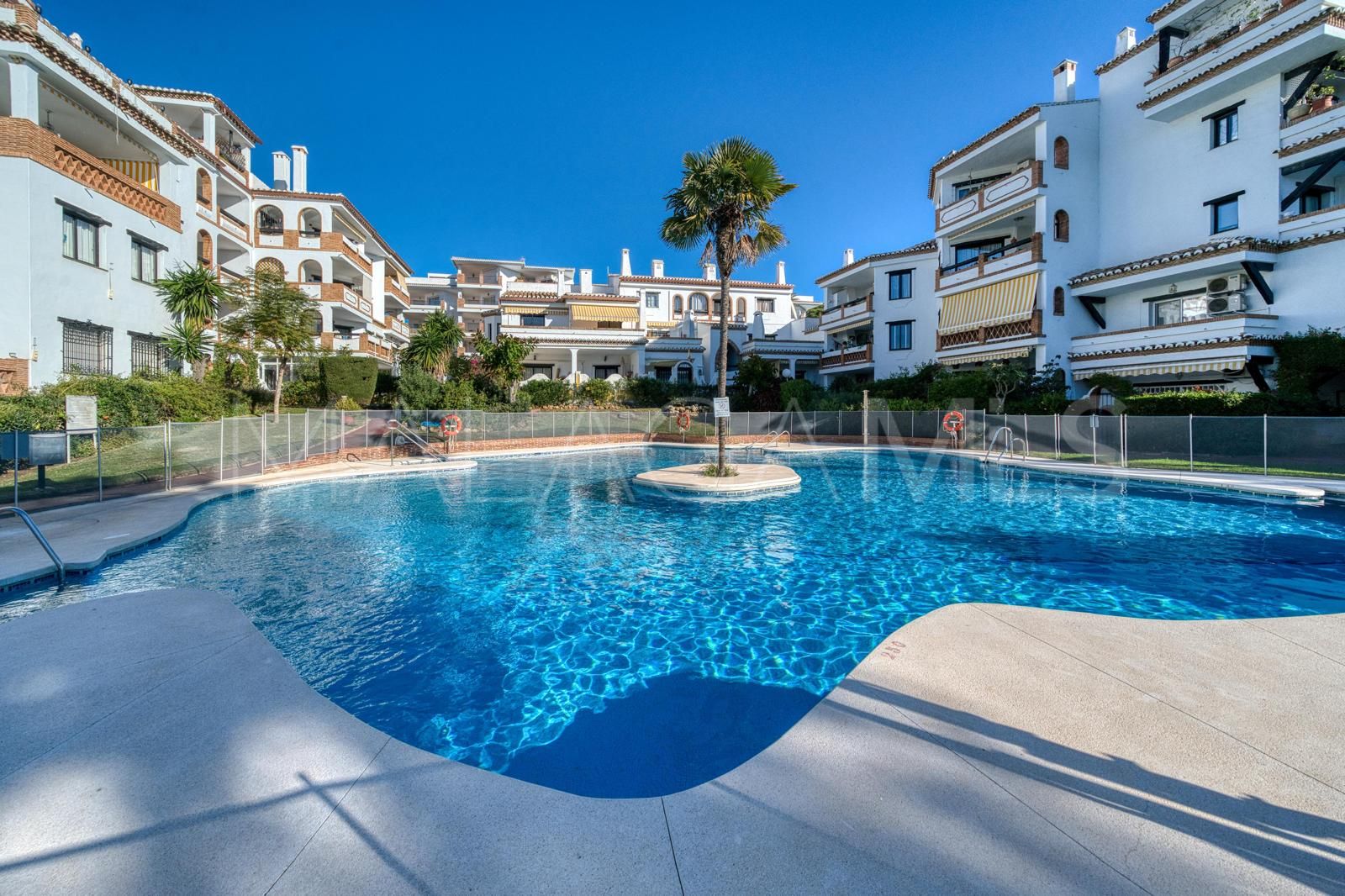 Appartement rez de chaussée for sale in Calahonda