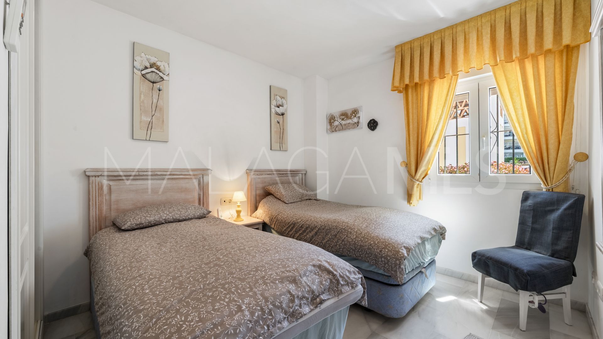 Buy apartamento planta baja in Calahonda de 3 bedrooms