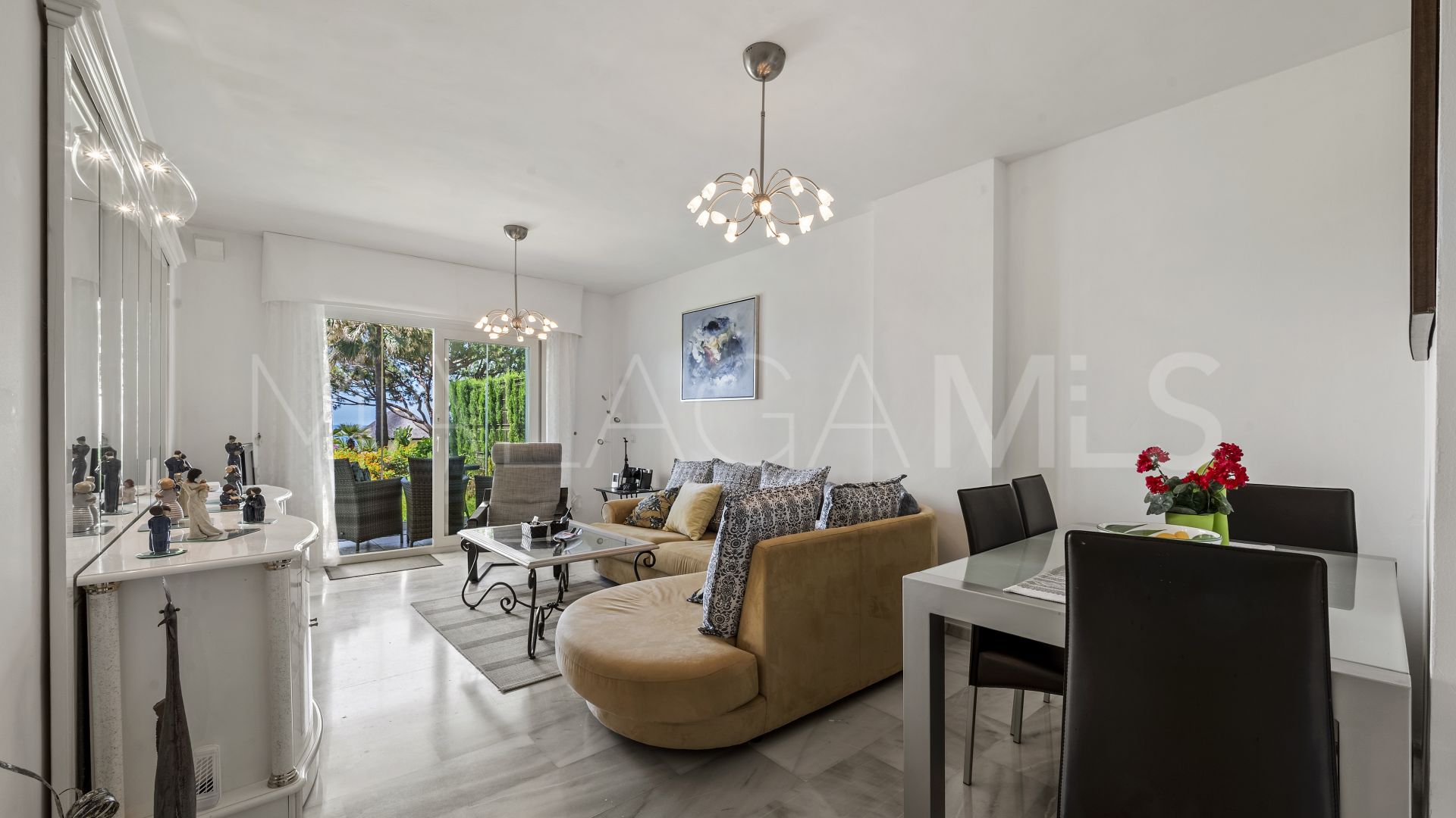 Buy apartamento planta baja in Calahonda de 3 bedrooms